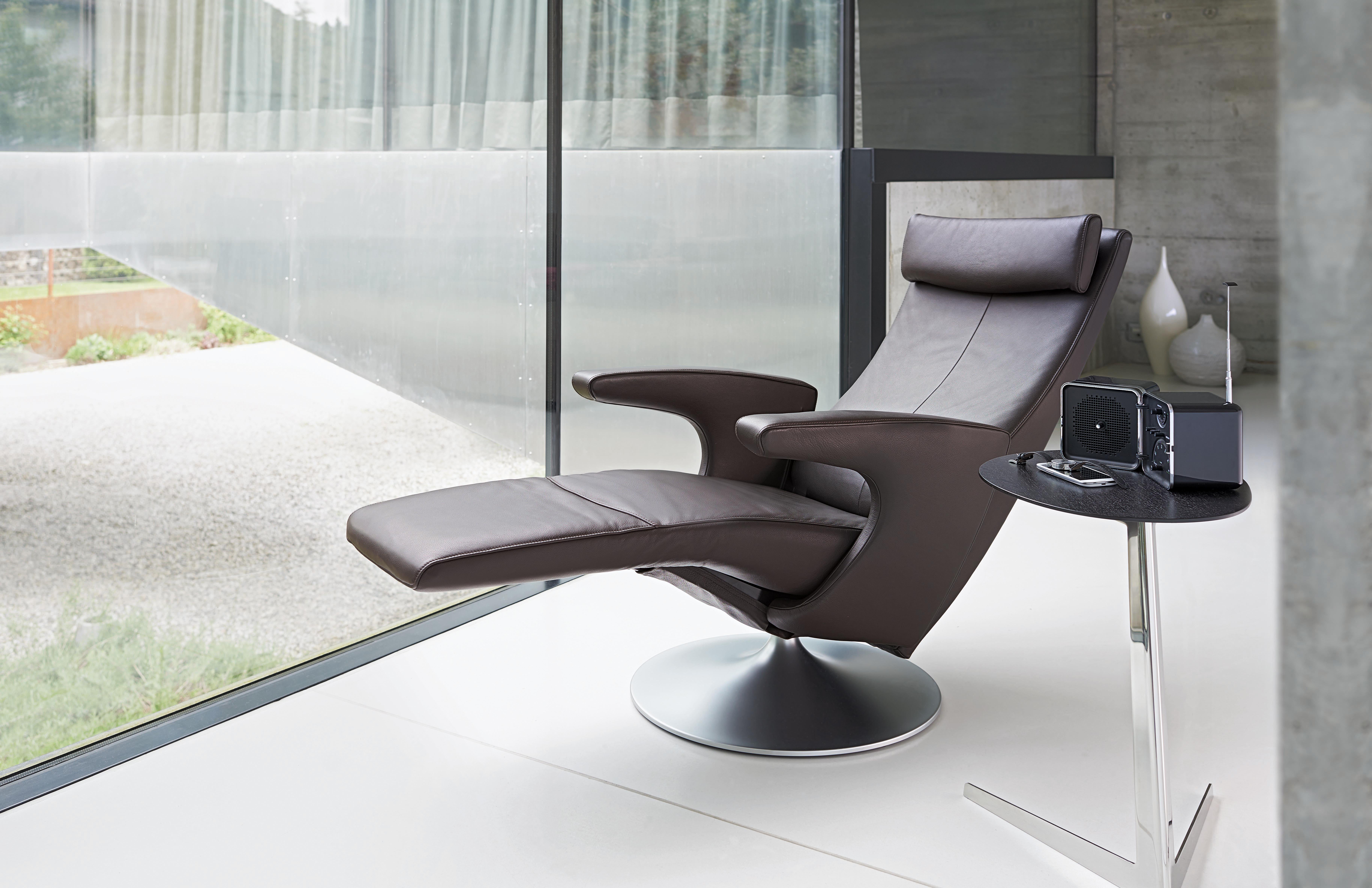 Smile Adjustable Rotating Leather Armchair by FSM In New Condition For Sale In Brooklyn, NY