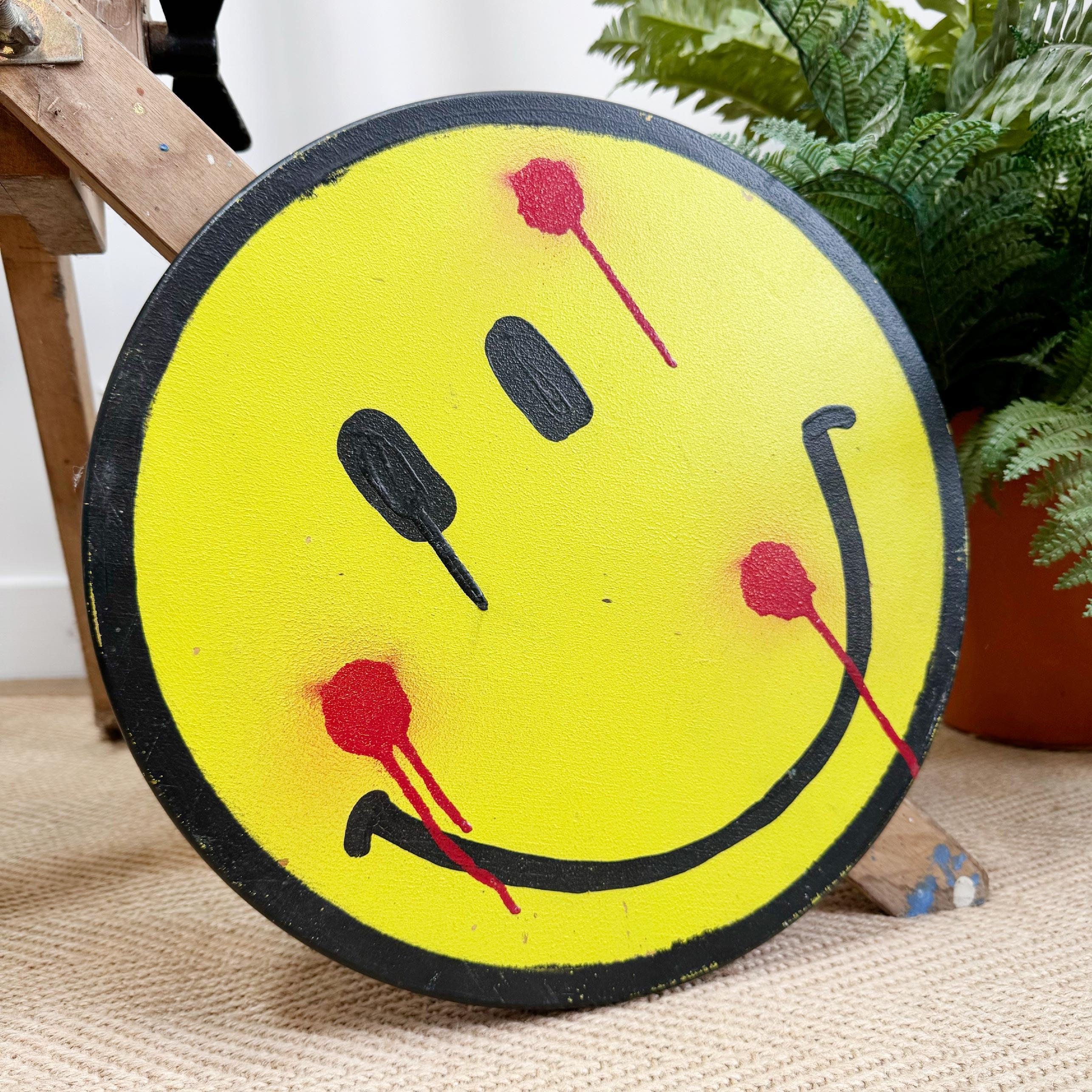 Dieses Werk trägt den Titel Smiley, gemalt im April 2022 mit gefundenem Holz als Medium

Insgesamt 35cm Breite, 35cm Höhe, 3cm Tiefe

Drew ist ein 