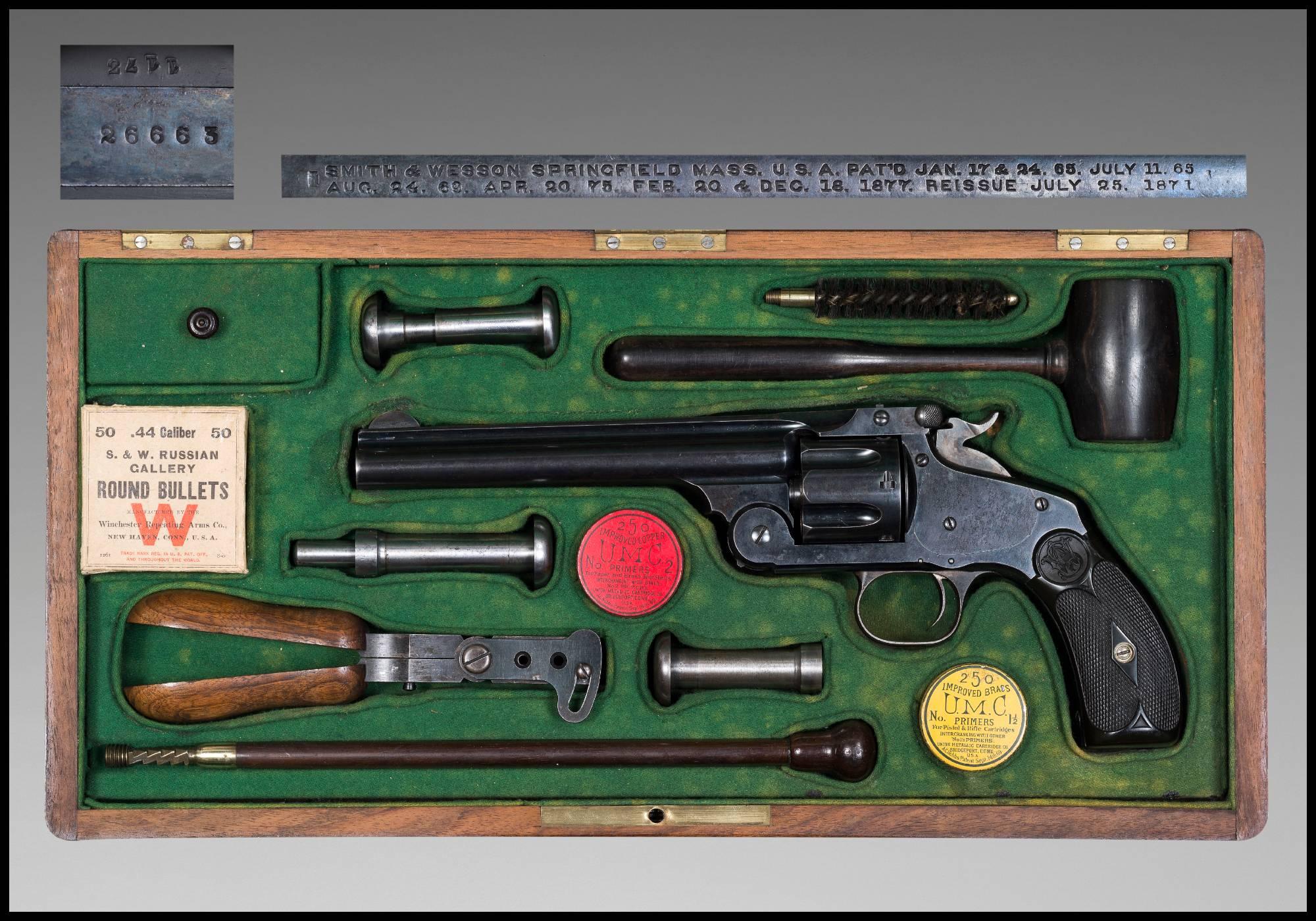 Ensemble original exceptionnel et complet de revolvers Smith & Wesson
modèle 44 russe n.3.

Toutes les pièces sont originales et en superbe état.