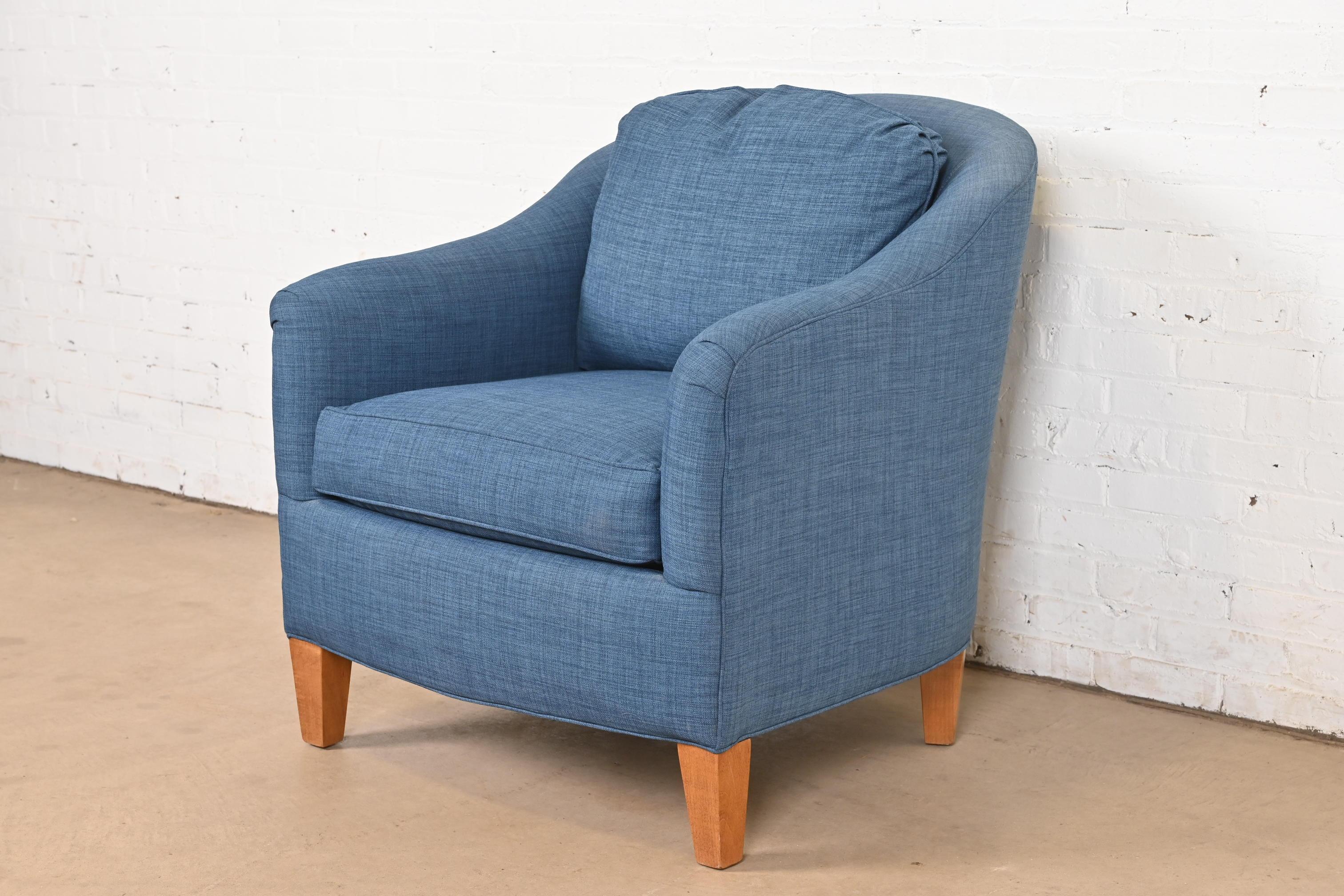 Smith Brothers Zeitgenössischer gepolsterter Sessel aus blauem Tweed (amerikanisch) im Angebot