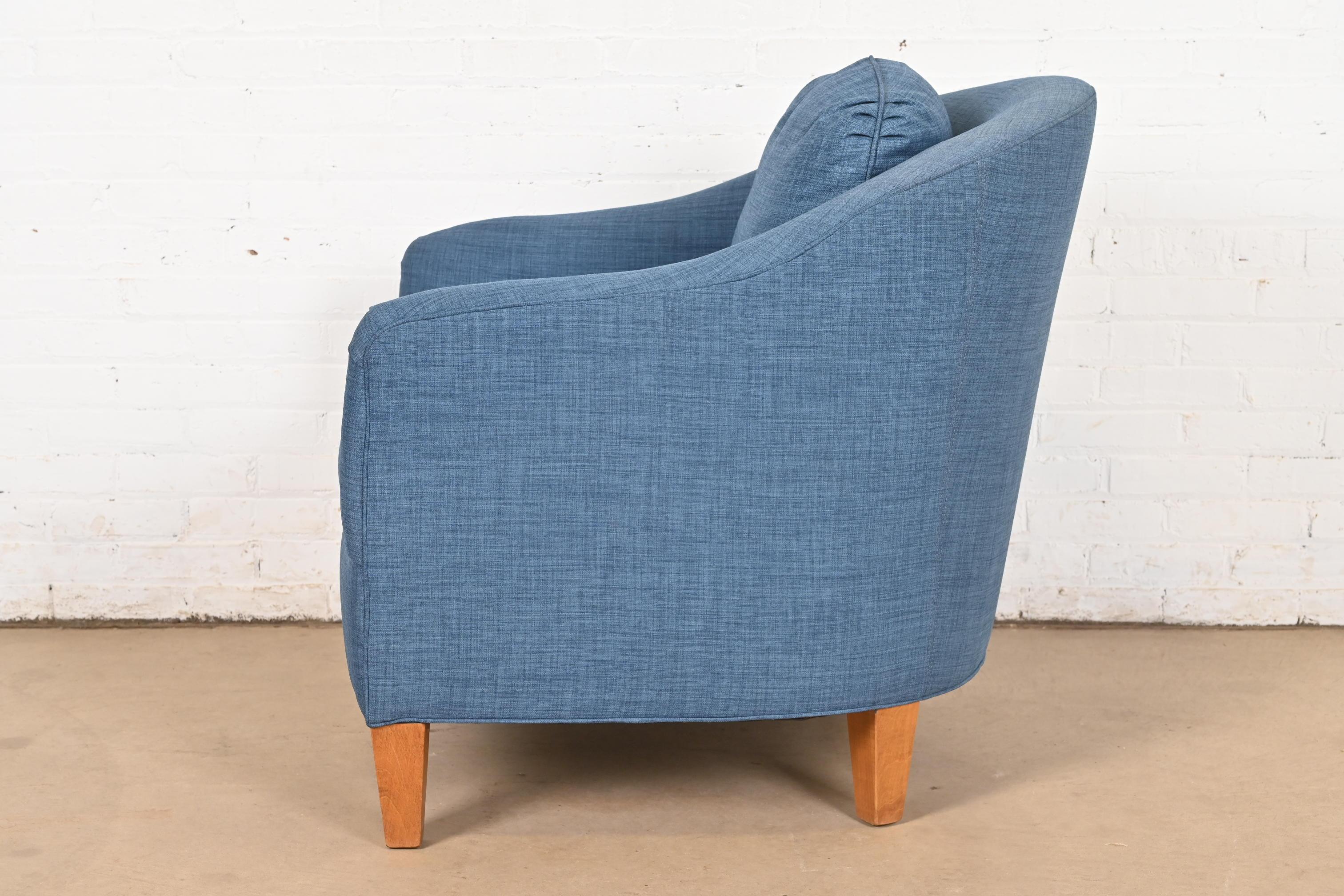 Smith Brothers Zeitgenössischer gepolsterter Sessel aus blauem Tweed im Angebot 2