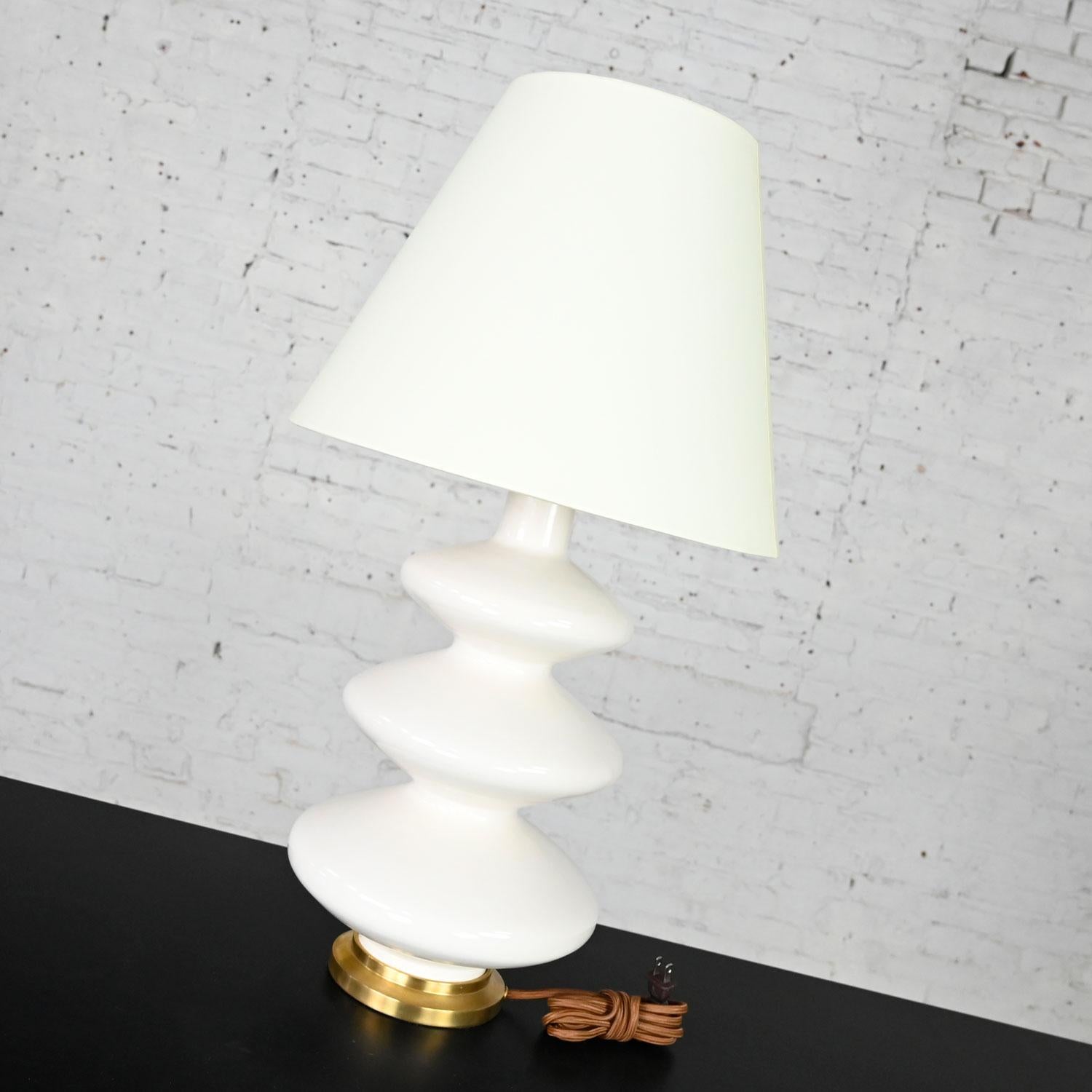Smith Ivory Table Lamp Brass Details Christopher Spitzmiller for Visual Comfort In Good Condition In Topeka, KS