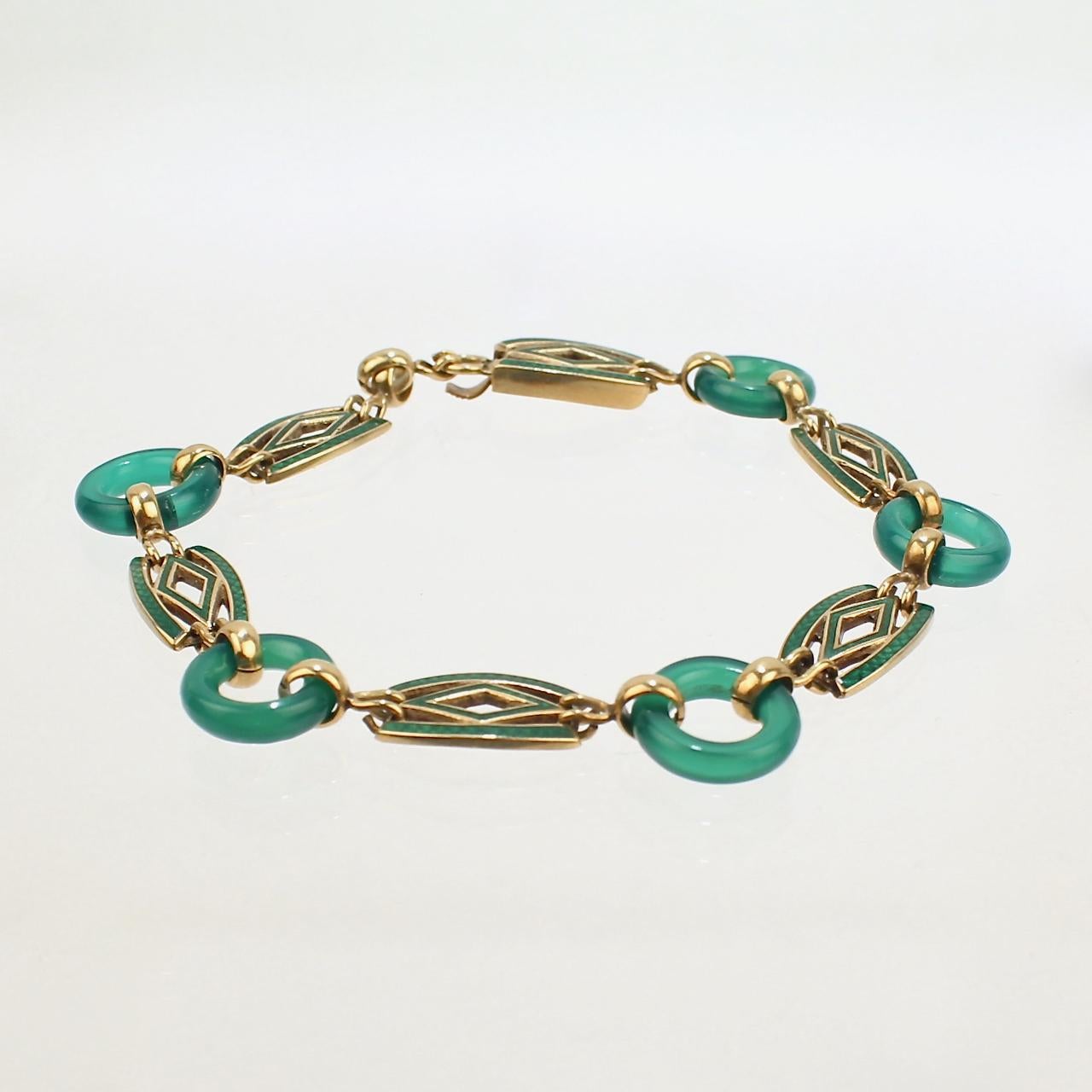 A very fine antique Edwardian link bracelet with alternating green enameled gold and small green jade ring links.

Marked for Smith & Pepper Goldsmiths.

Smith & Pepper were well regarded goldsmiths in the important jewelry city of Birmingham,