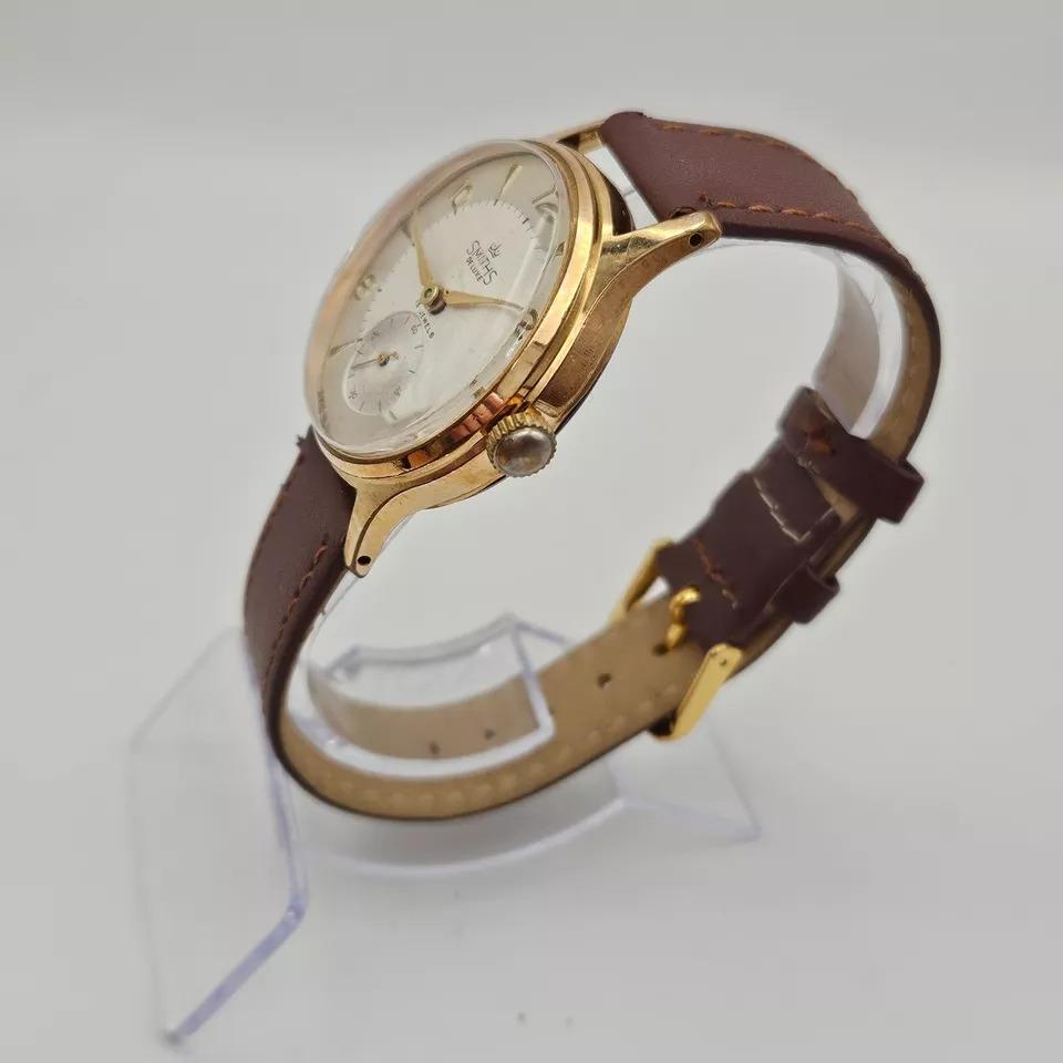Smiths De Luxe All English 9ct Gold Mens Watch with Arabic Numerals 15 jewels In Good Condition For Sale In Kenley surrey, GB