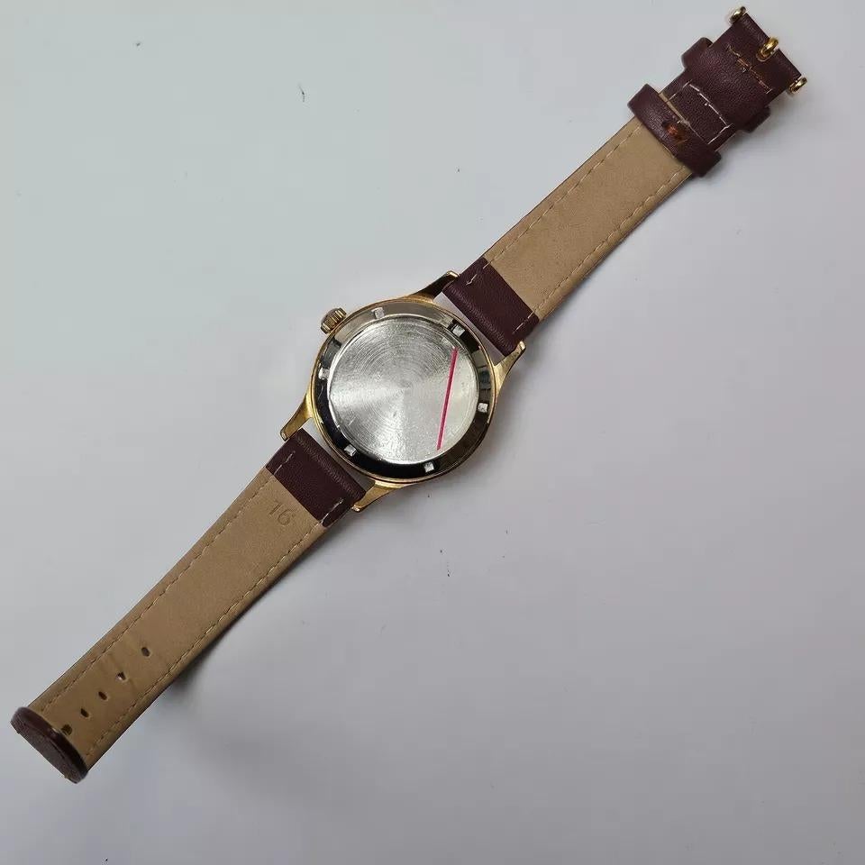 Men's Smiths De Luxe All English 9ct Gold Mens Watch with Arabic Numerals 15 jewels For Sale