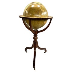 Globo terráqueo de Smith sobre soporte de caoba hacia 1830
