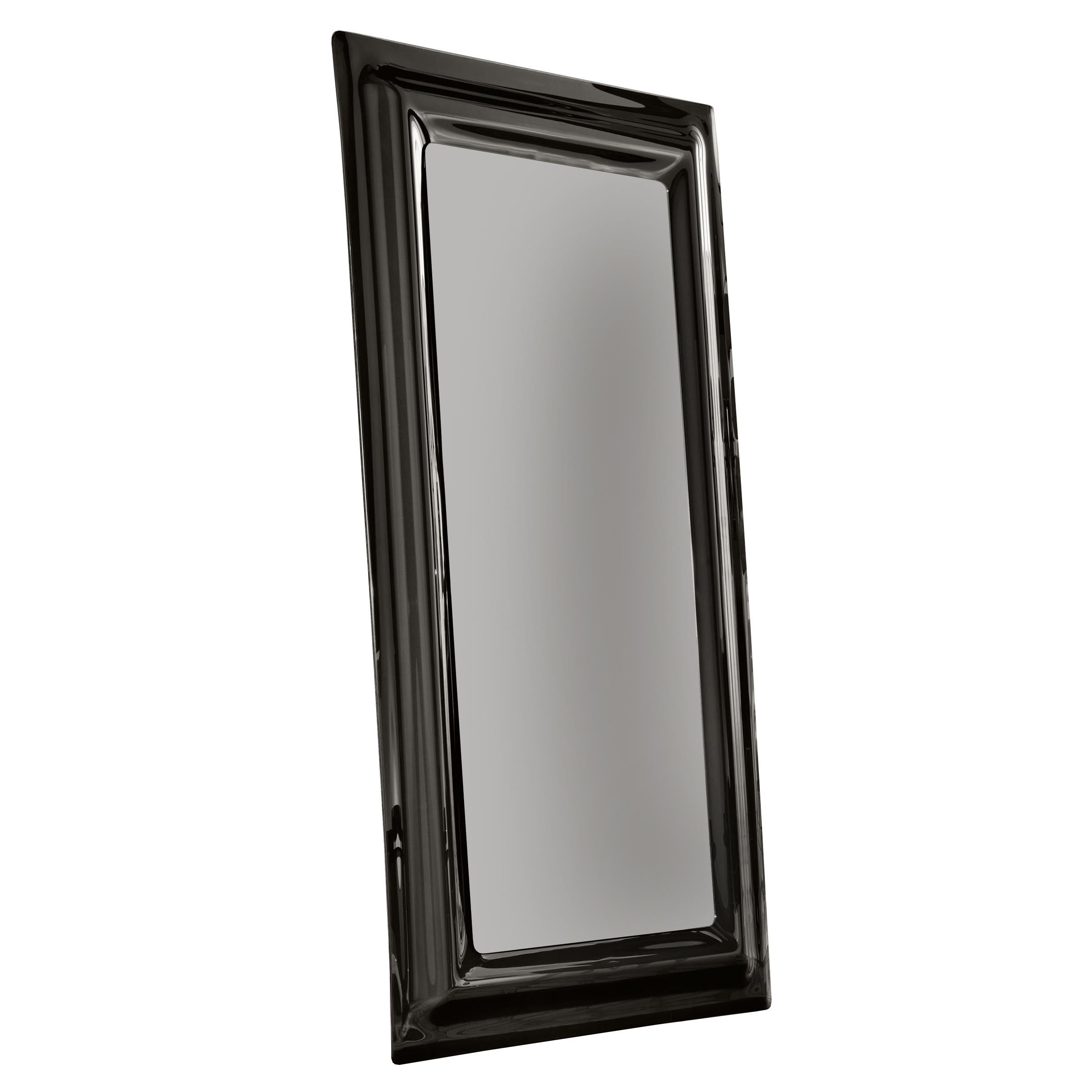 Mirror smocked black rectangular with smoked
fused glass frame, sanded glass, 6 mm thickness.
With back silvered.
Available in size:
L 160 x D 7 x H 95 cm, price: 5400,00€
L 200 x D 7 x H 110 cm, price: 5900,00€.
  