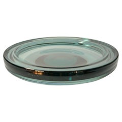 Plat central en verre bleu fumé par Göran Wärff pour Kosta Boda, Suède, années 1970