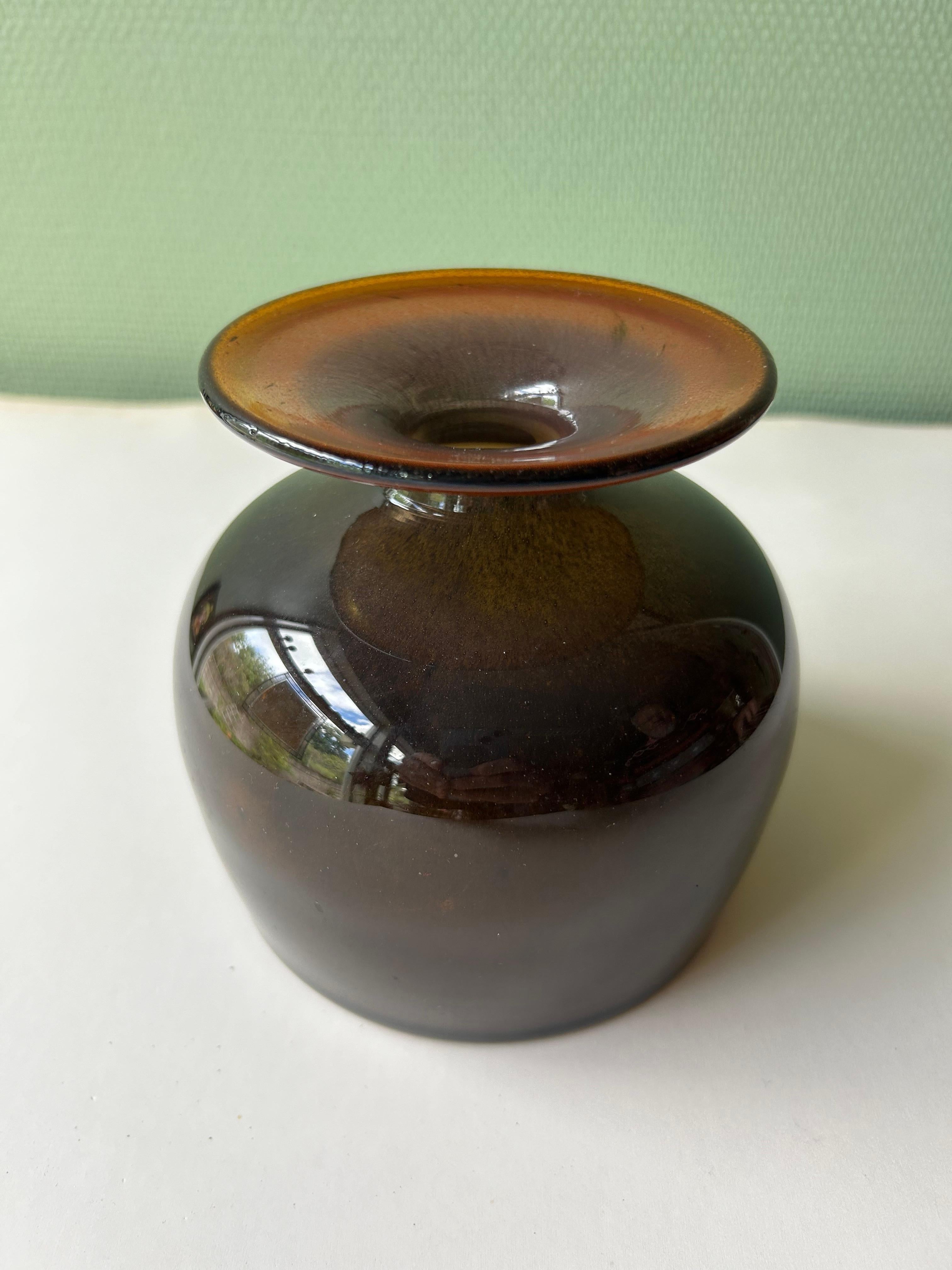 Vase aus rauchfarbenem Glas von Richard Duborgh für PLUS Glass, Norwegen 1970er Jahre (Moderne der Mitte des Jahrhunderts) im Angebot