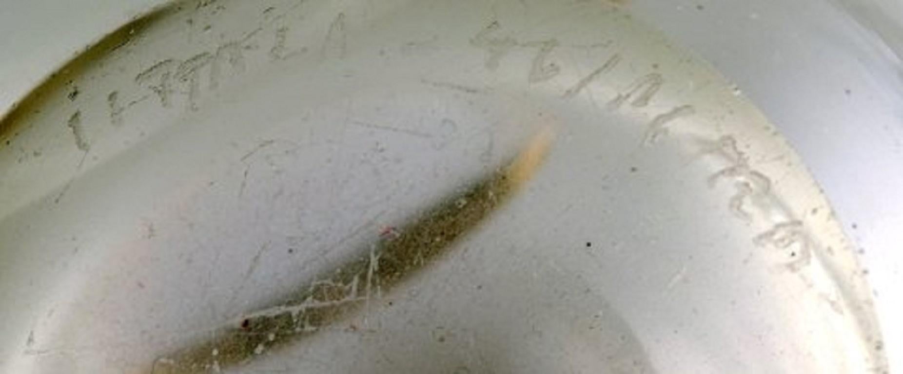 20ième siècle Vase Iittala de couleur fumée en verre d'art soufflé à la bouche avec motif provenant d'une forge en vente