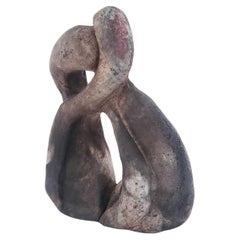Sculpture en céramique cuite au feu de fumée Charis, unique en son genre, faite à la main 