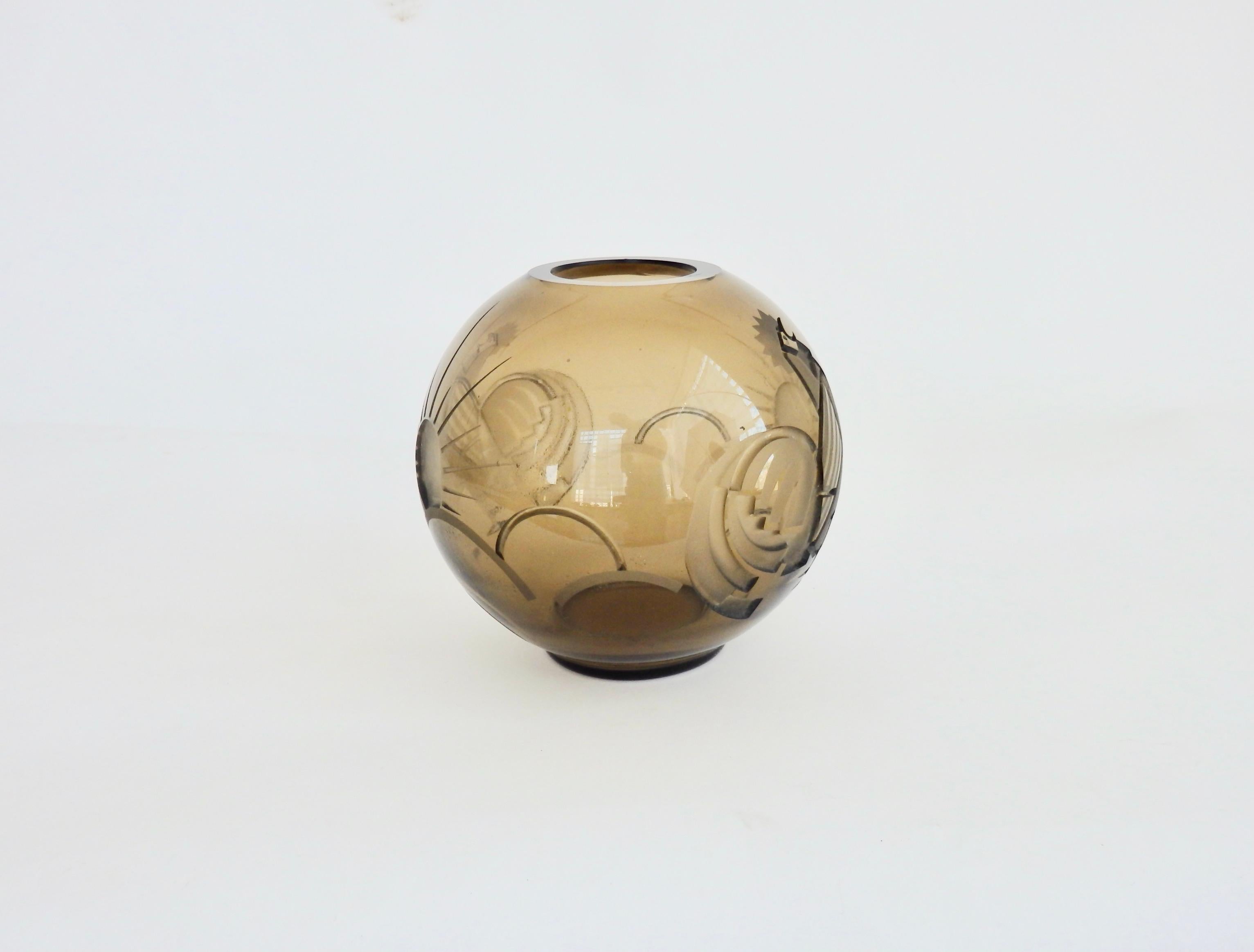 Smoke Glass Ball Vase Etched in Art Deco Good Morning Designs For Sale 2