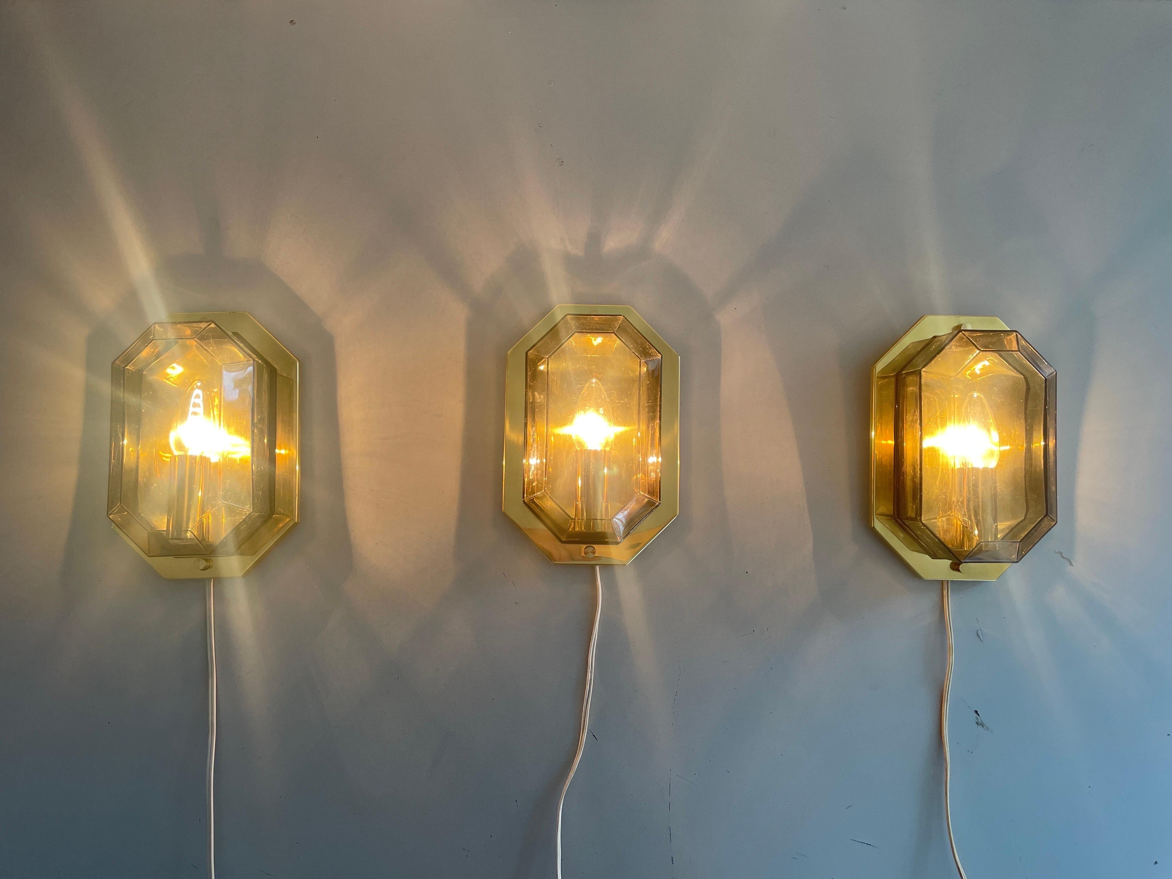 Juego de 3 apliques de cristal ahumado y latón de Limburg, años 60, Alemania en venta 5