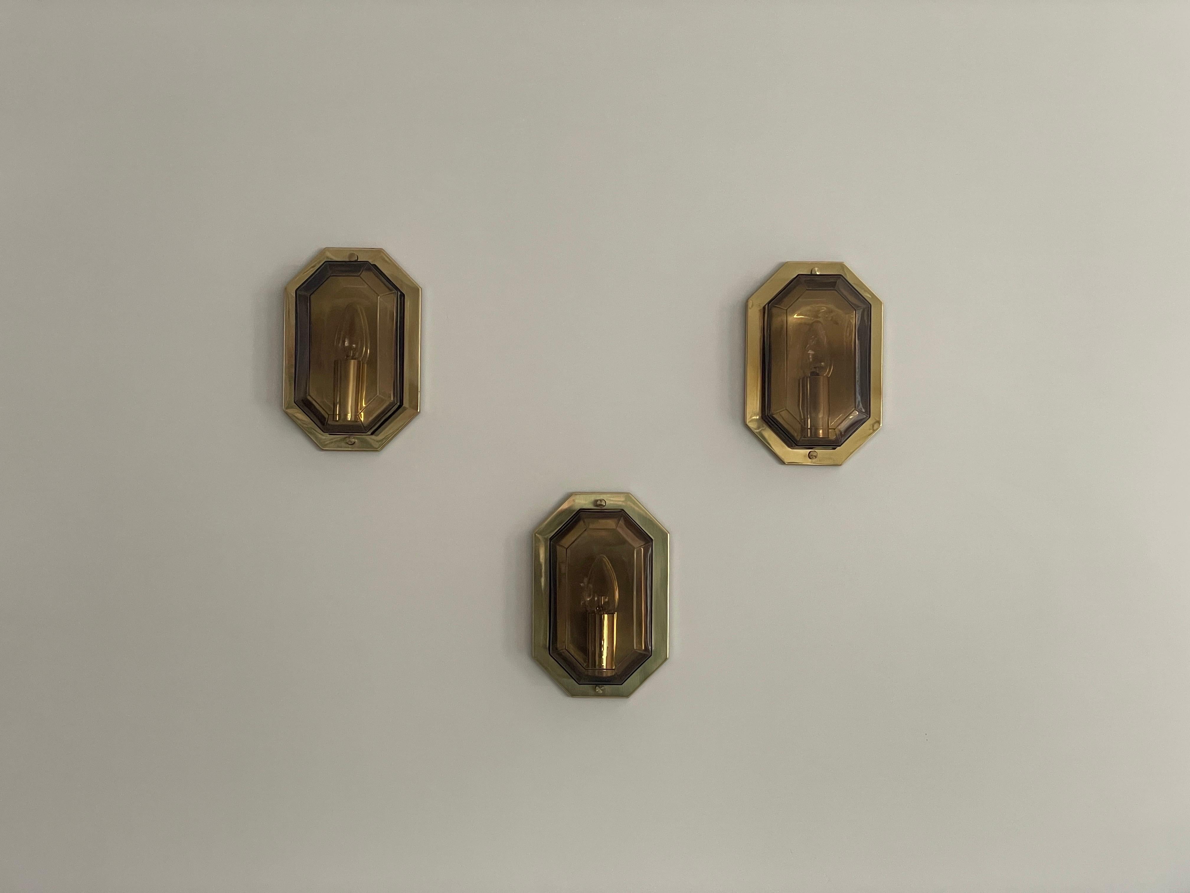 Juego de 3 apliques de cristal ahumado y latón de Limburg, años 60, Alemania mediados del siglo XX en venta