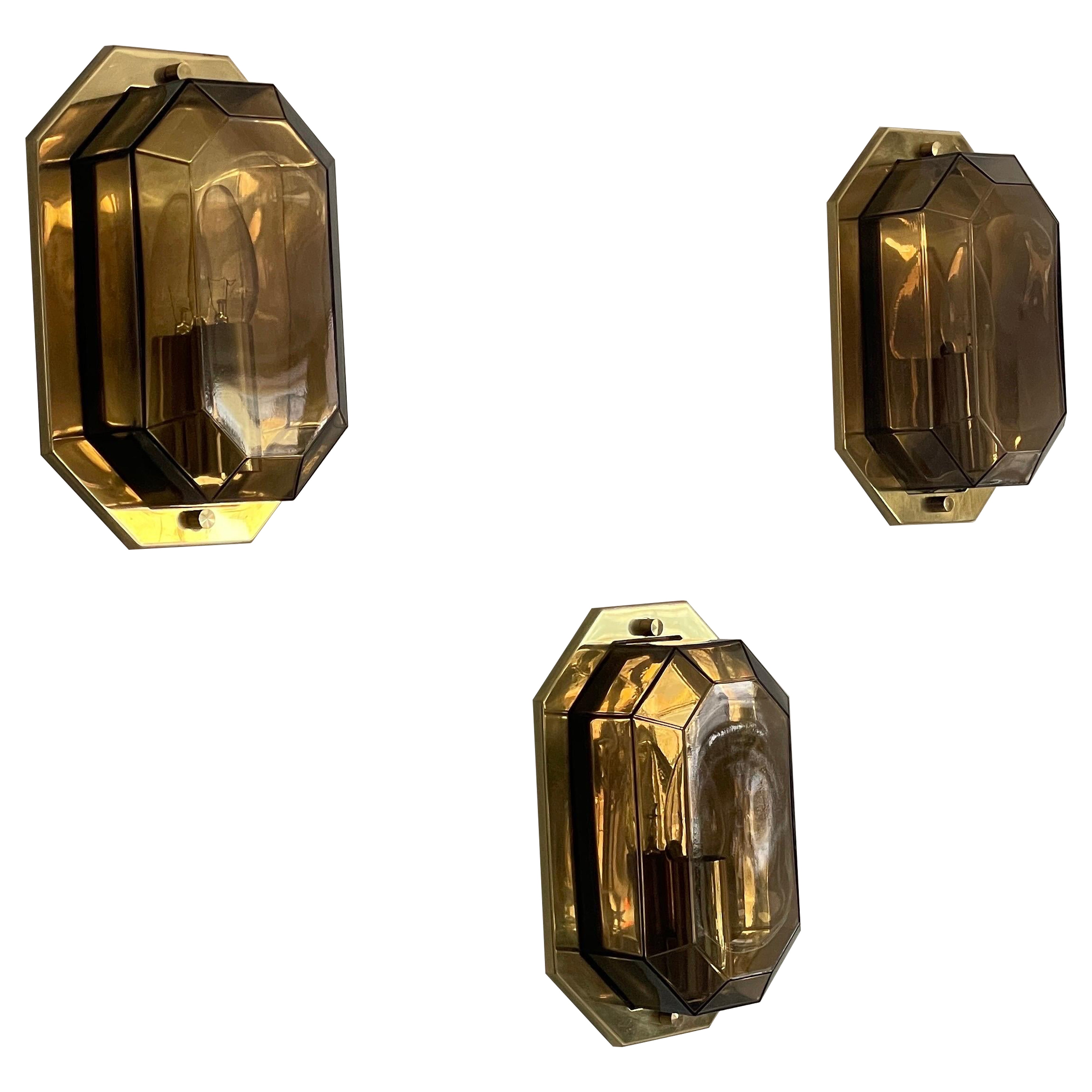 Juego de 3 apliques de cristal ahumado y latón de Limburg, años 60, Alemania en venta