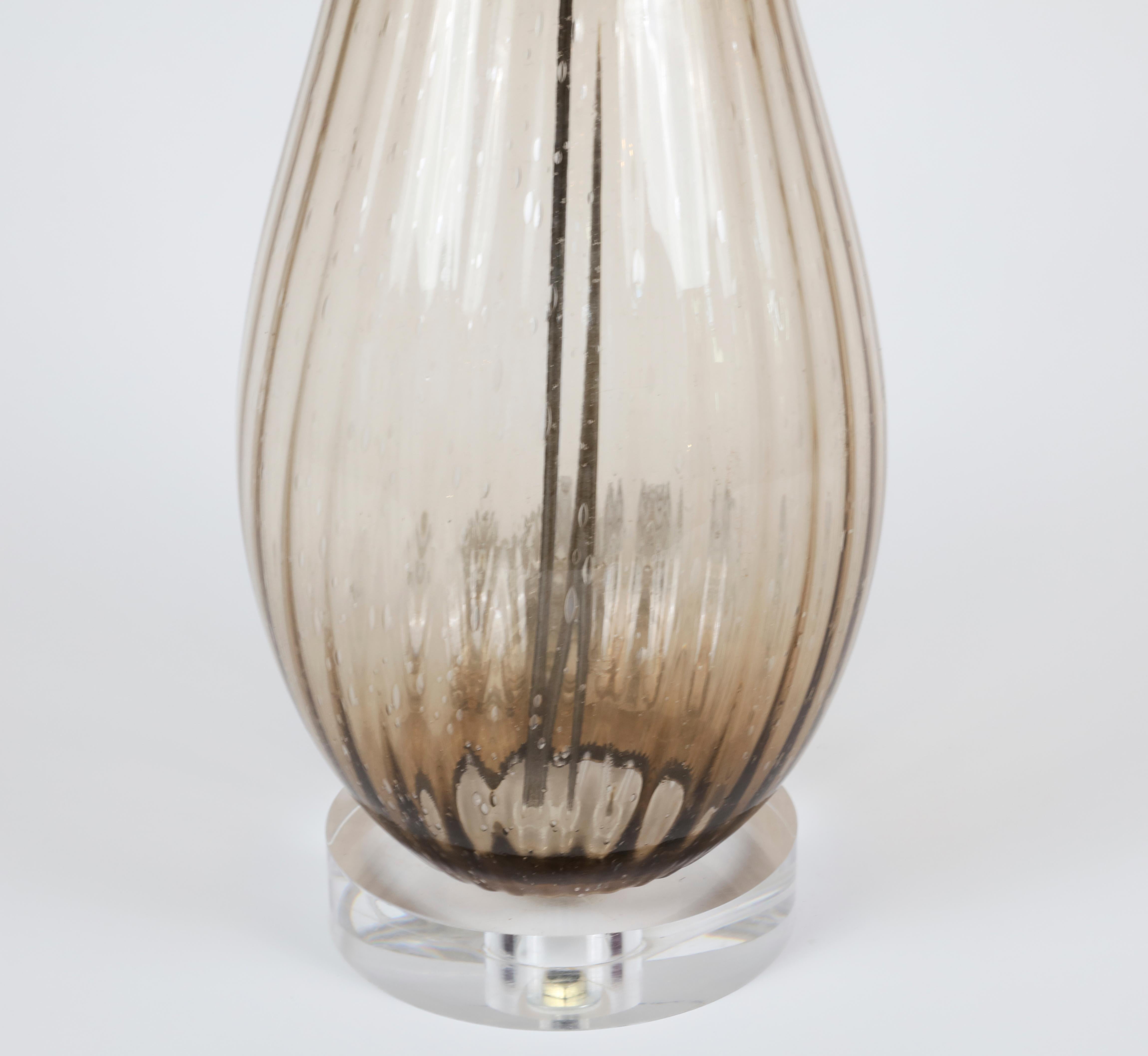 Smoked glass lamp with shade and Lucite base

Measures: 30