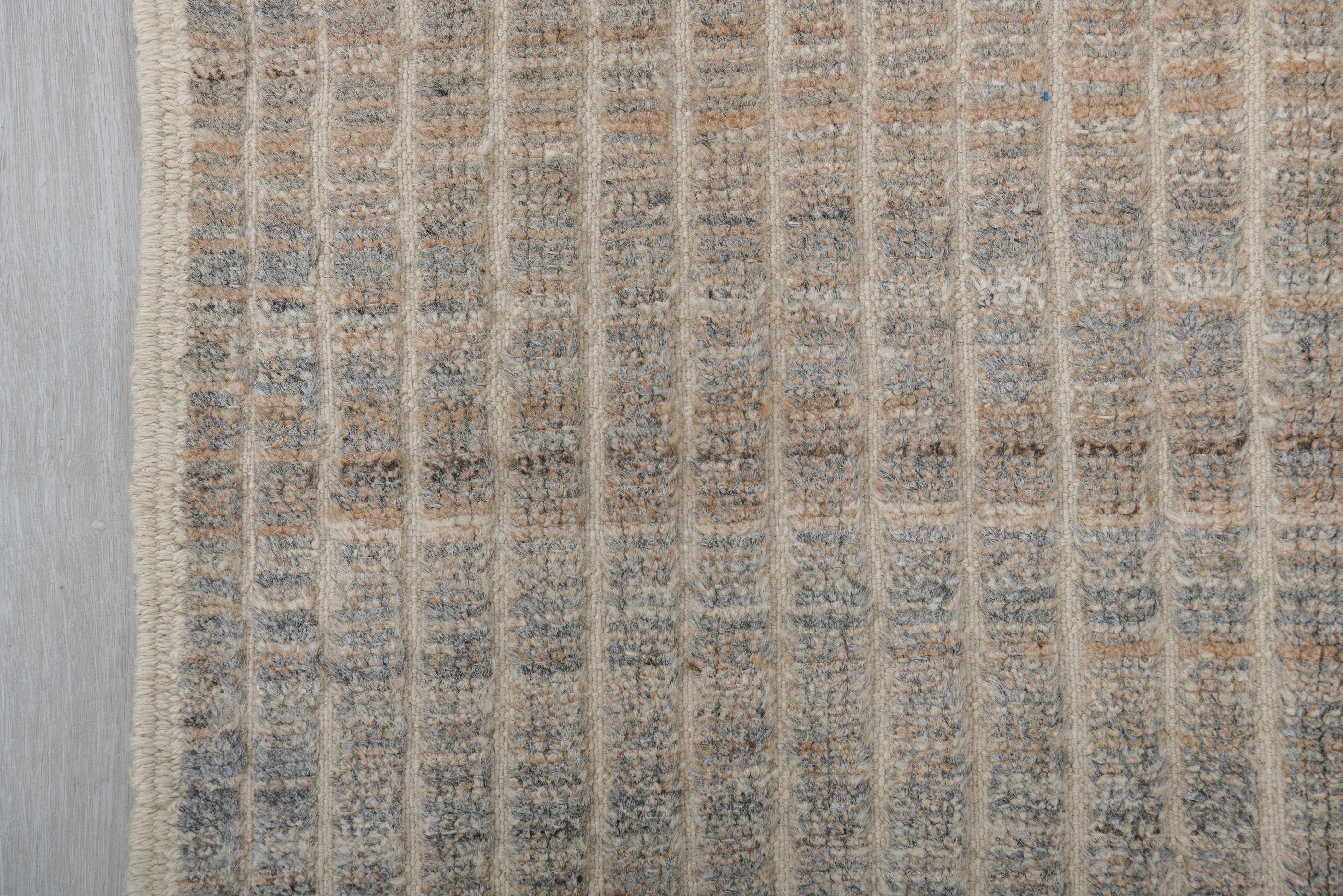 Gris fumée Tons orange crépusculaire - Tulu Excellent état - En vente à New York, NY