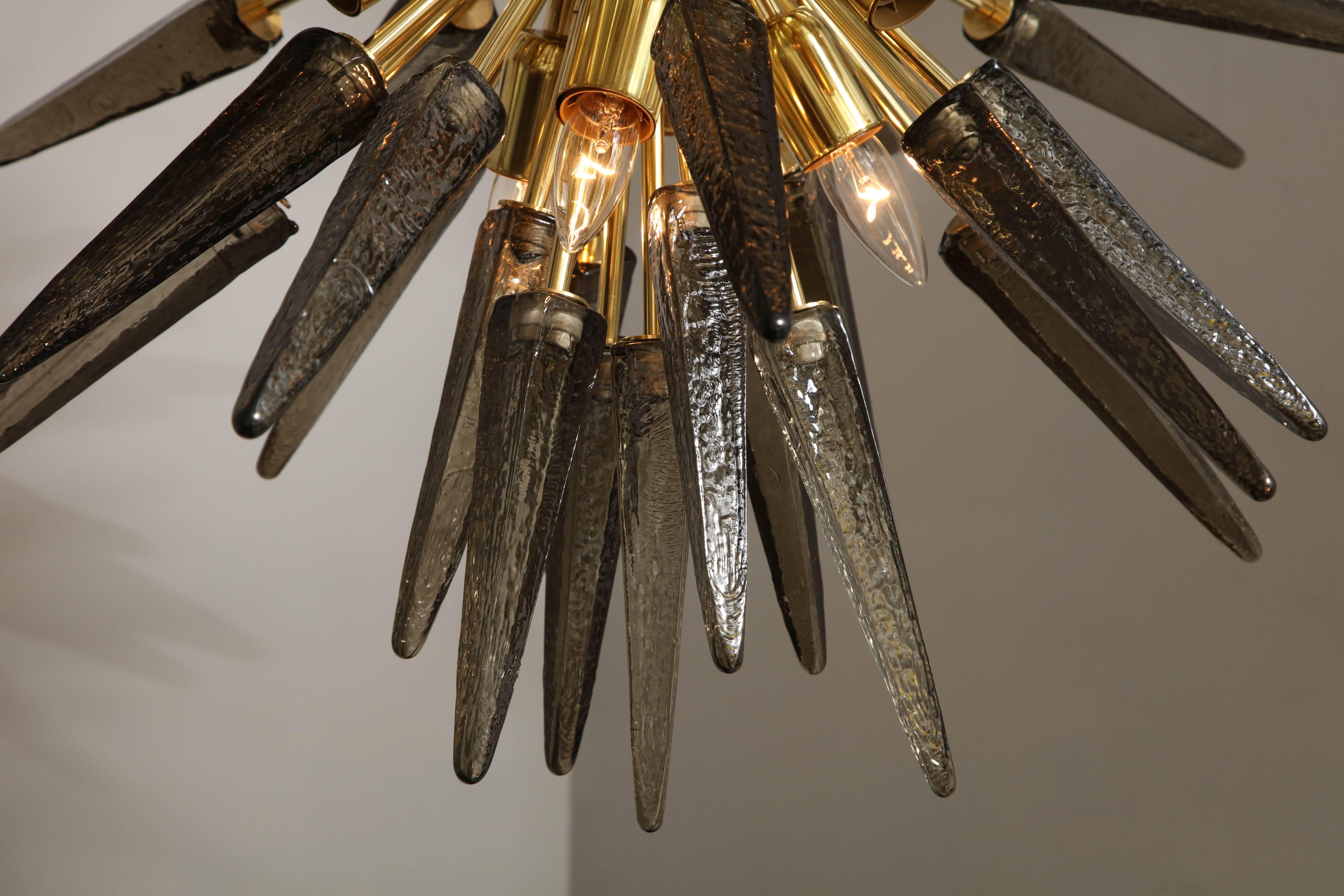 Lustre Spoutnik en verre de Murano fumé à pointes personnalisé en vente 2