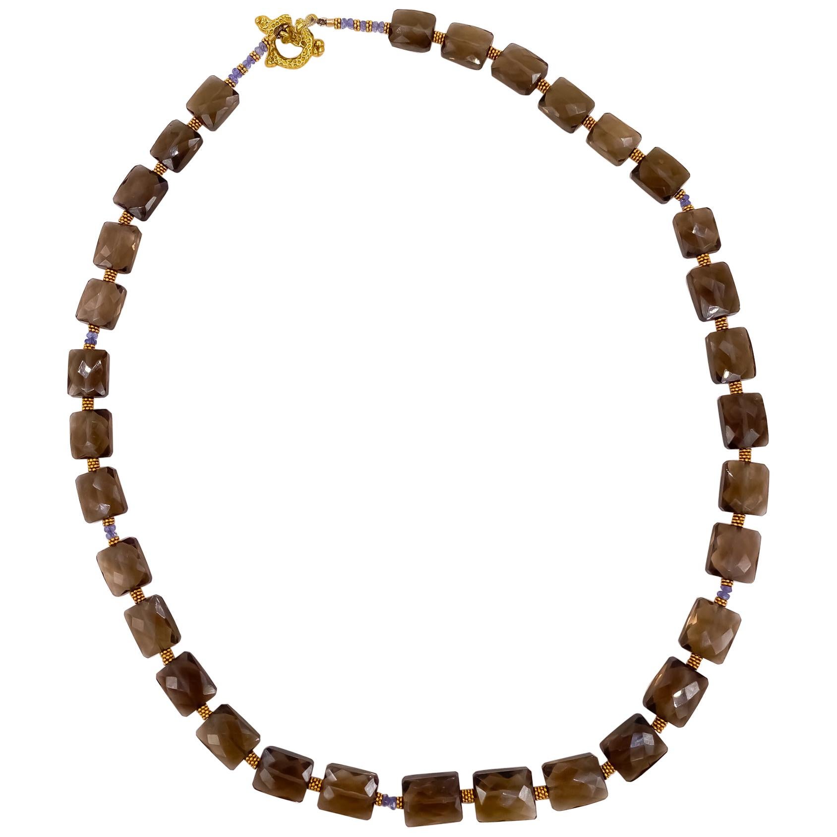Halskette aus Rauchquars-Saphir & 22K Gold  im Angebot