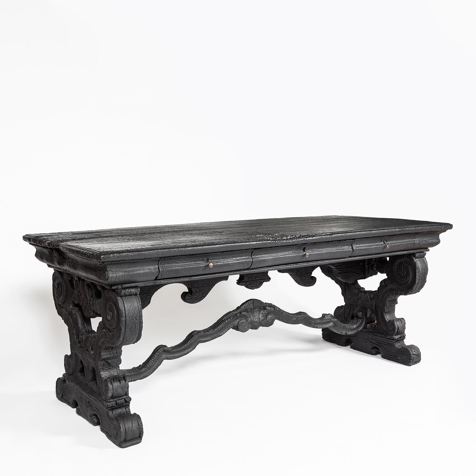 Smoke-Tisch aus Holz und schwarzem Harz von Marteen Baas (Moderne) im Angebot