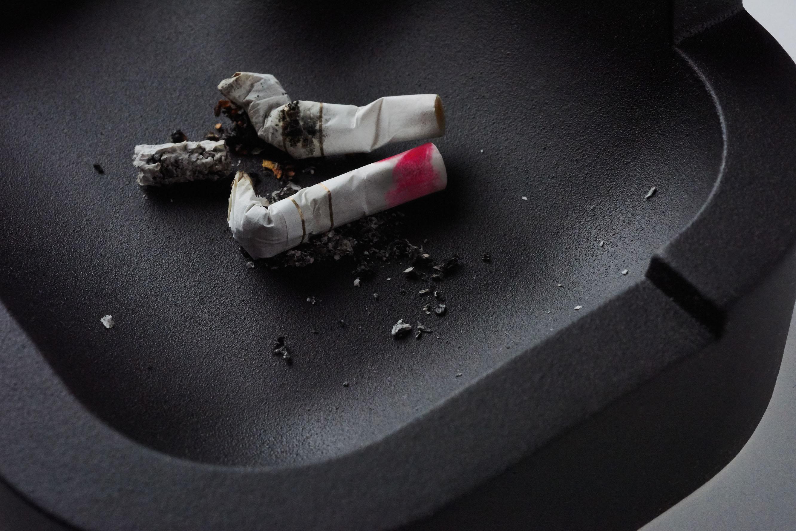 „Smoke.A.Bowl“, ein Steingut-Aschenbecher in Form einer ikonischen Skate-Schale im Angebot 7