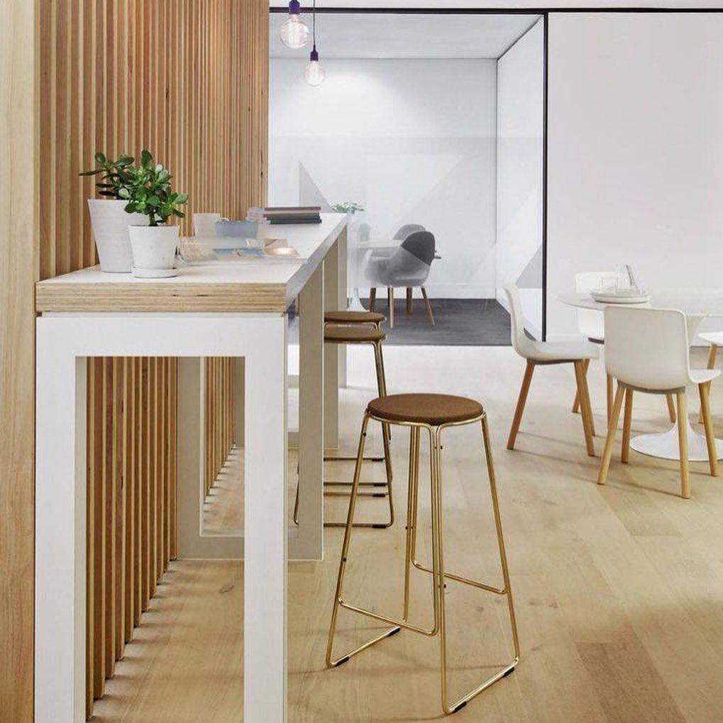Postmoderne Tabouret d'accessoire en liège fumé d'OxDenmarq en vente