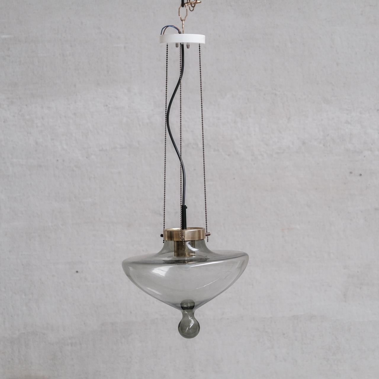 A smoked glass and brass pendant light by maker 'RAAK'. 

Holland, c1970s. 

Hand blown droplet style glass. 

TWO AVAILABLE AT THE TIME OF LISTING. PRICE IS PER PEICE. 

Since re-wired and PAT tested. 

Internal ref: 27/12/23/029.

Good vintage
