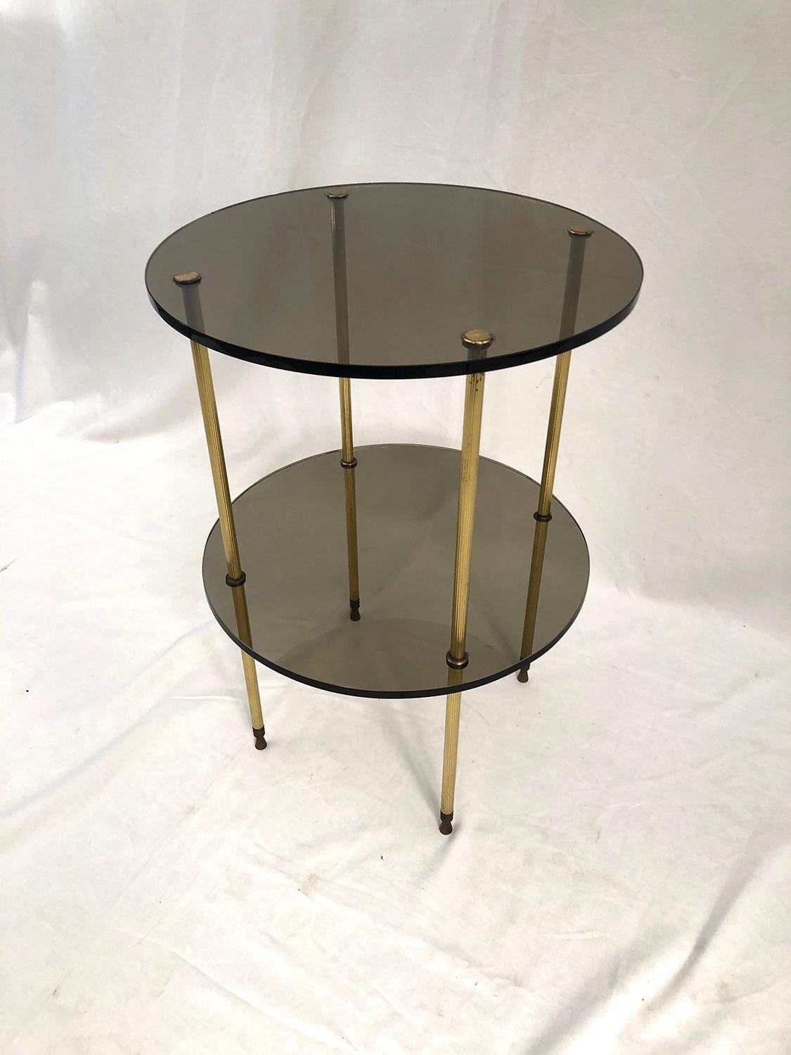 Smoked Glass and Brass Side Table In Good Condition For Sale In Brussels, Brussels