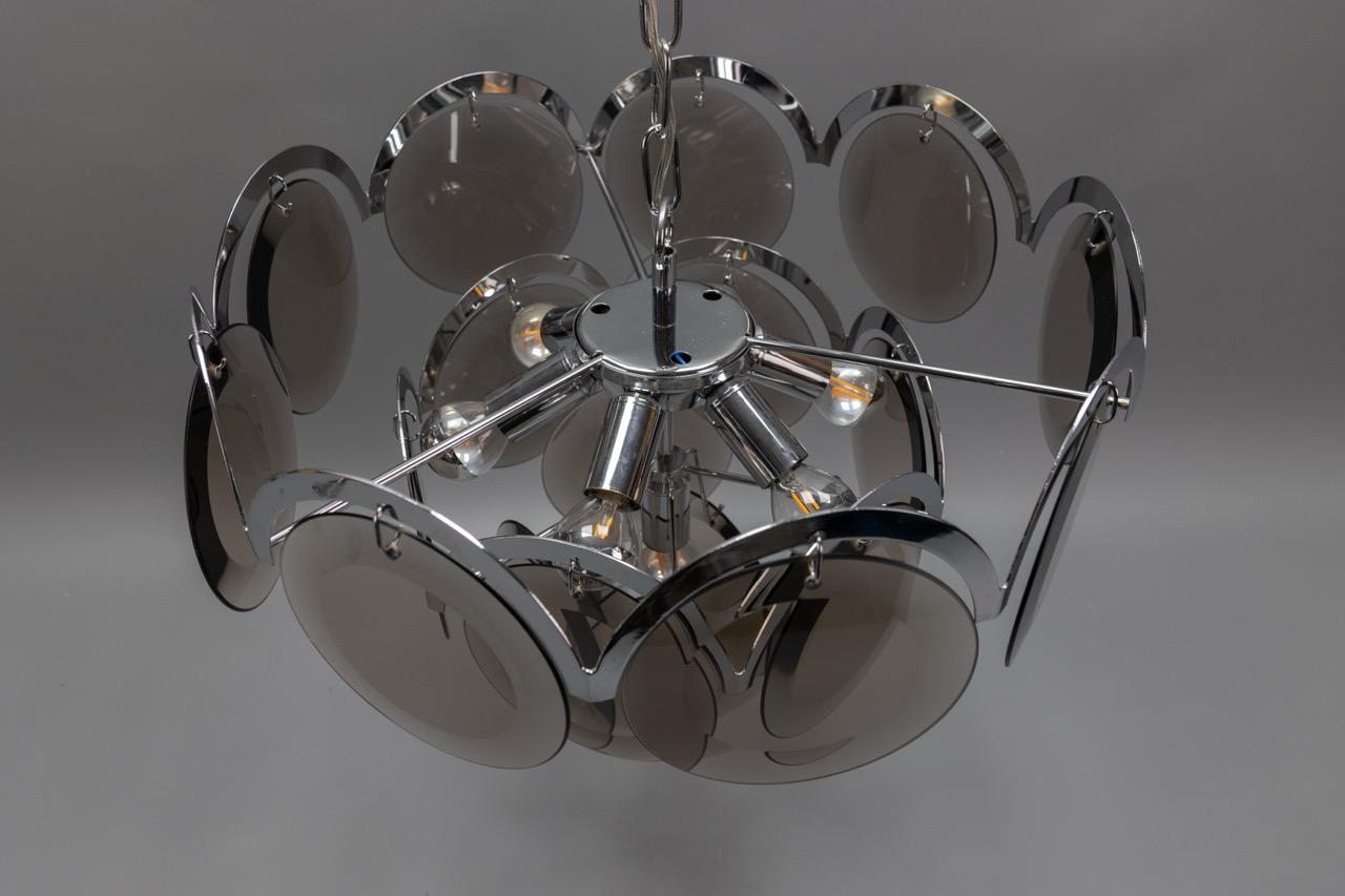 Lampadario a sospensione a sette luci in vetro fumé e metallo cromato, Italia, anni '70 in vendita 8
