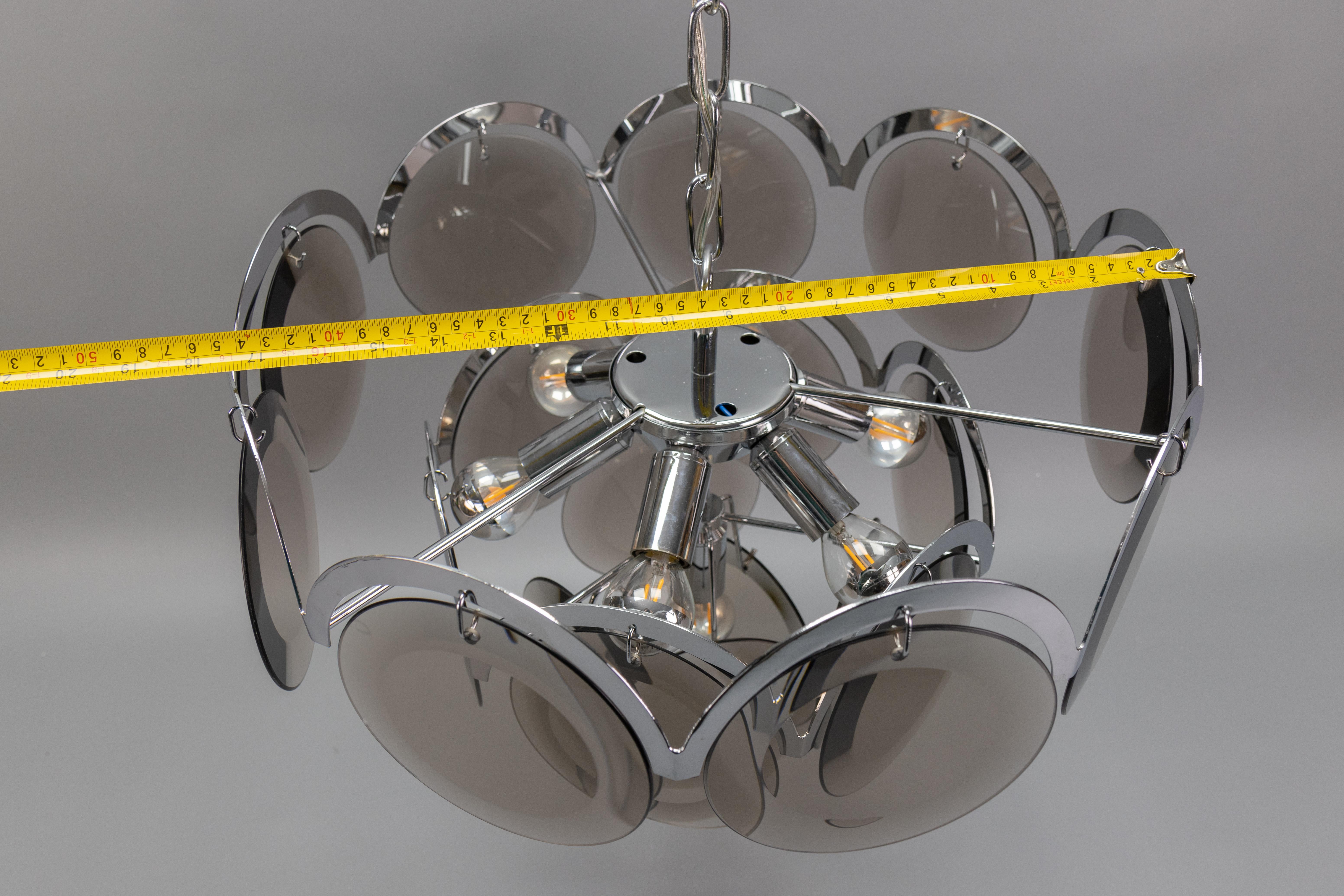 Lampadario a sospensione a sette luci in vetro fumé e metallo cromato, Italia, anni '70 in vendita 12