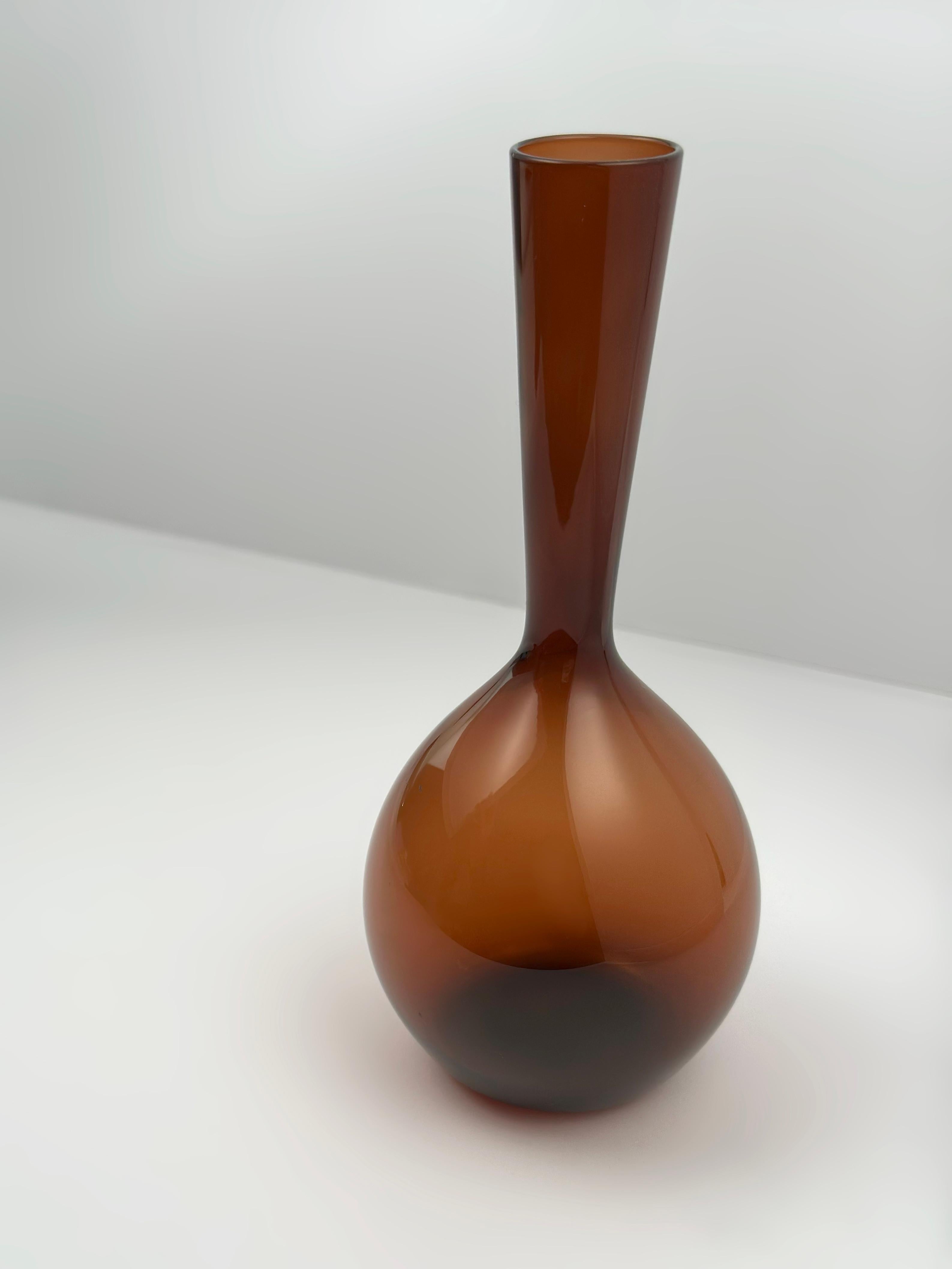 Vetro Vaso di vetro fumé di Arthur Percy per Gullaskruf, Svezia, metà del XX secolo in vendita