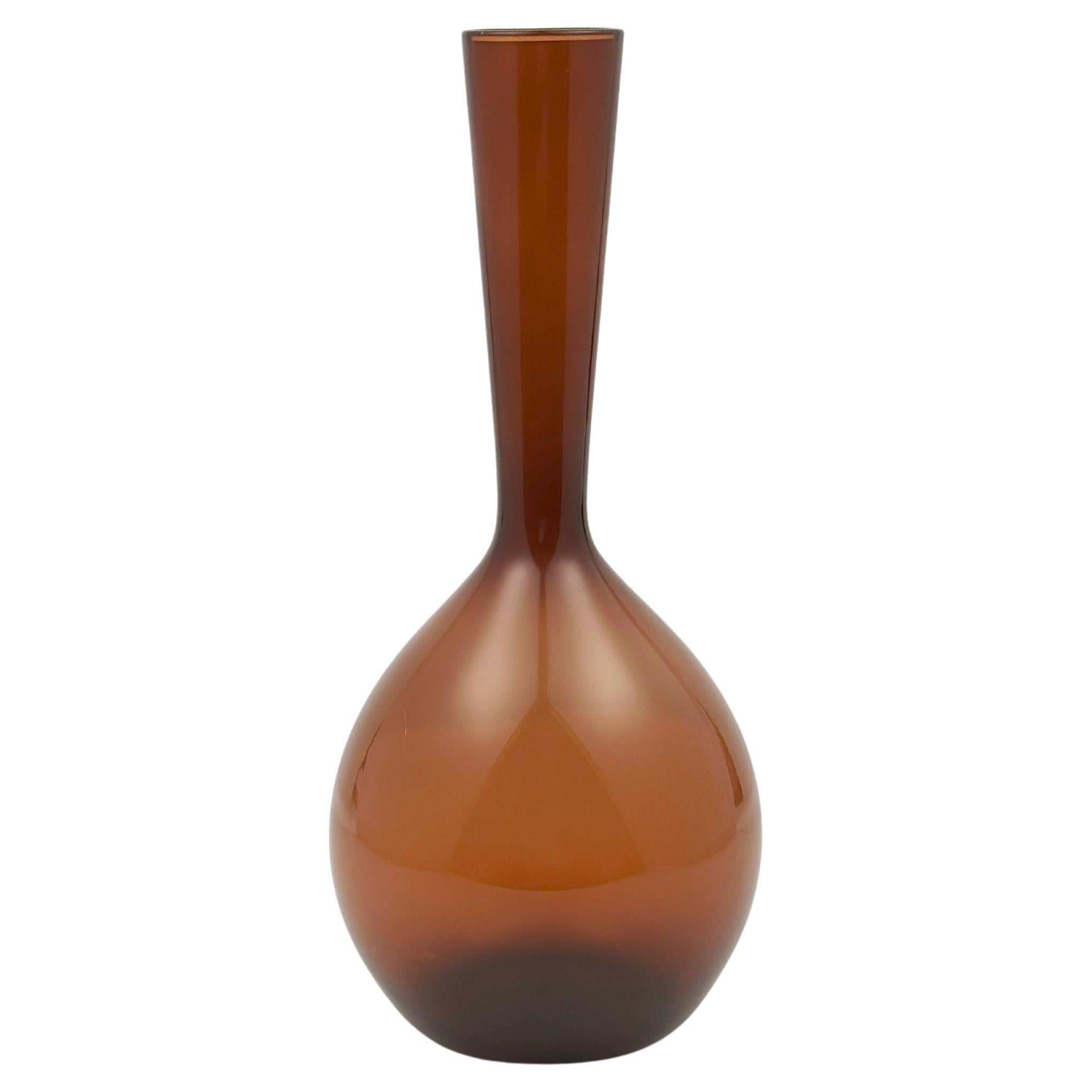 Vaso di vetro fumé di Arthur Percy per Gullaskruf, Svezia, metà del XX secolo in vendita