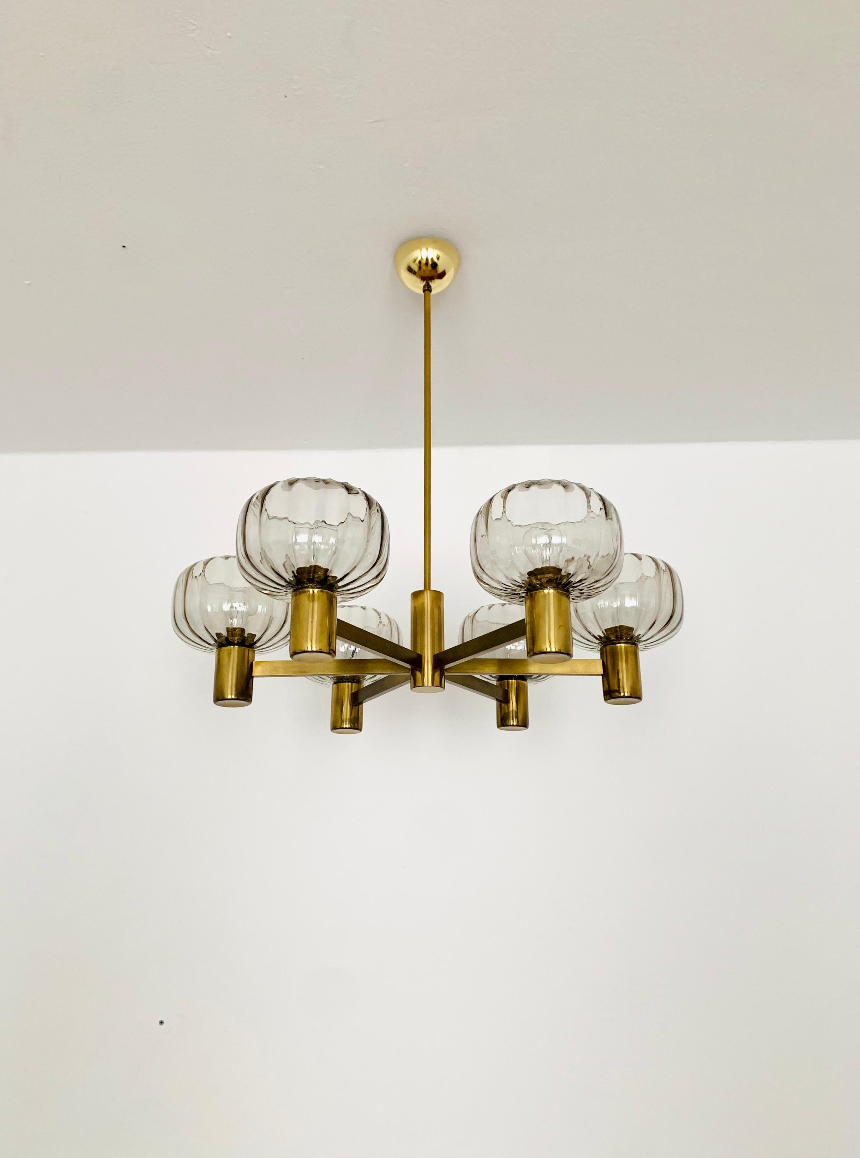 Very nice chandelier from the 1960s.
The 6 lampshades spread a spectacular light.
The lamp is manufactured to a very high quality.
Very contemporary design with a fantastic, elegant look.

Condition:

Very good vintage condition with slight signs of