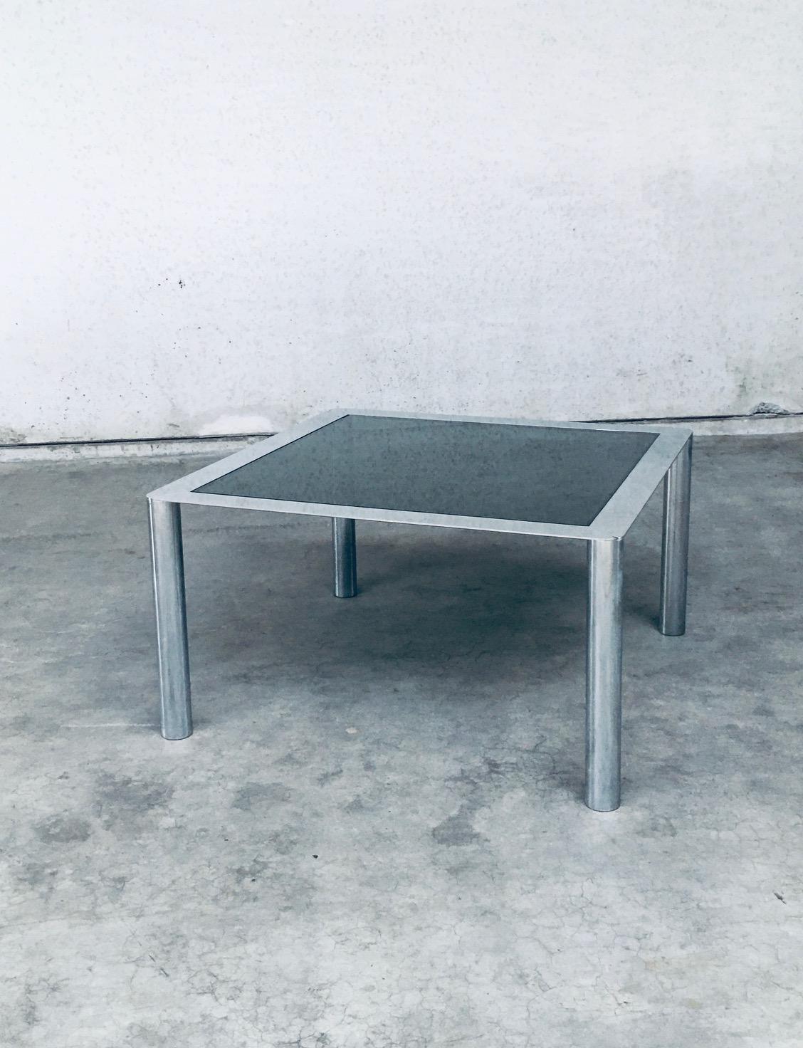 Quadratischer Esstisch aus Rauchglas und verchromtem Stahl von Sergio Mazza für Cinova (Italienisch) im Angebot