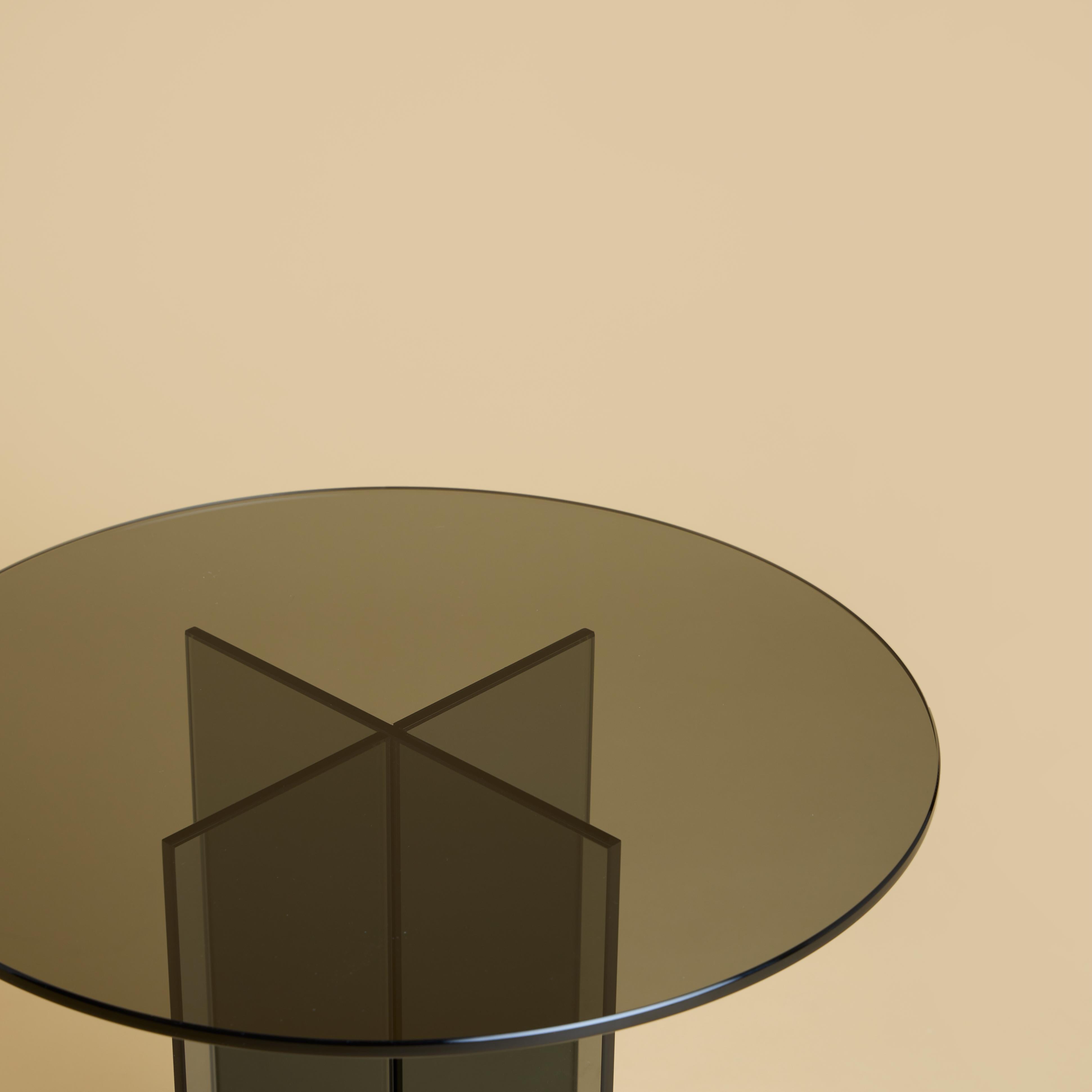 Beistelltisch aus Rauchglas, hergestellt in Italien (Italienisch) im Angebot