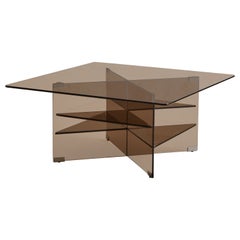 Table basse en verre fumé avec base en X et étagères, Italie, XXe siècle Table basse en verre fumé avec base en X et étagères, Italie, XXe siècle