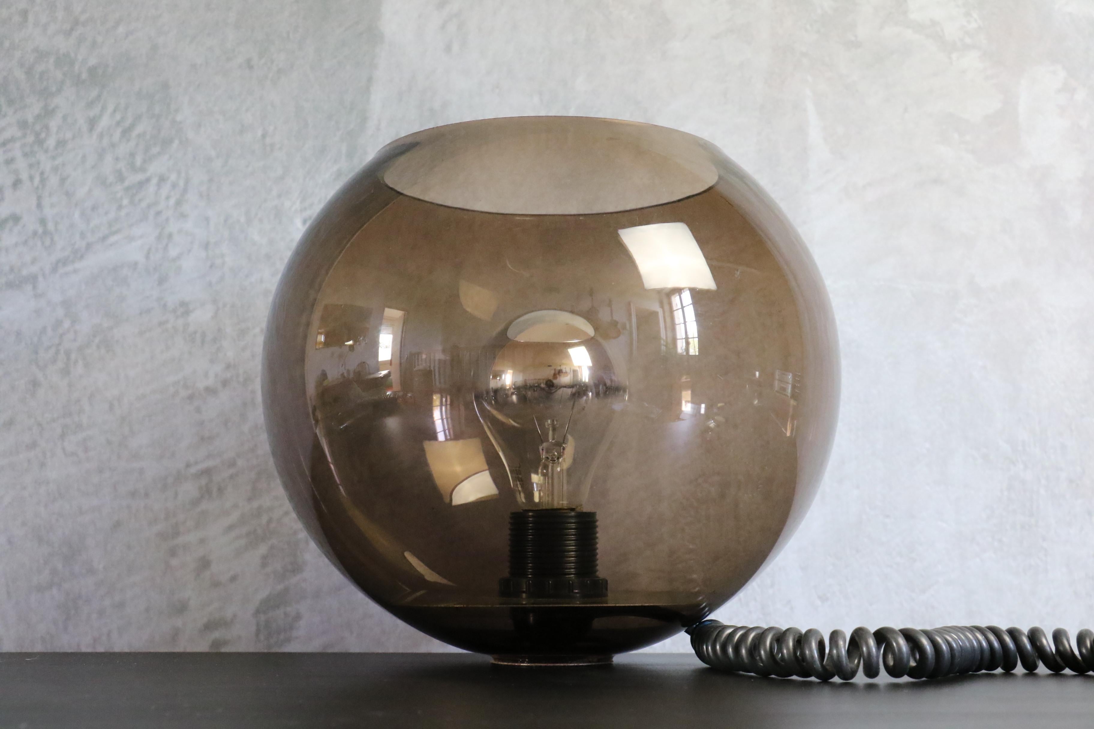 Smoked Glass Table Lamp, Desk Lamp, 1970s - Era Guzzini Reggiani  In Good Condition In Camblanes et Meynac, FR