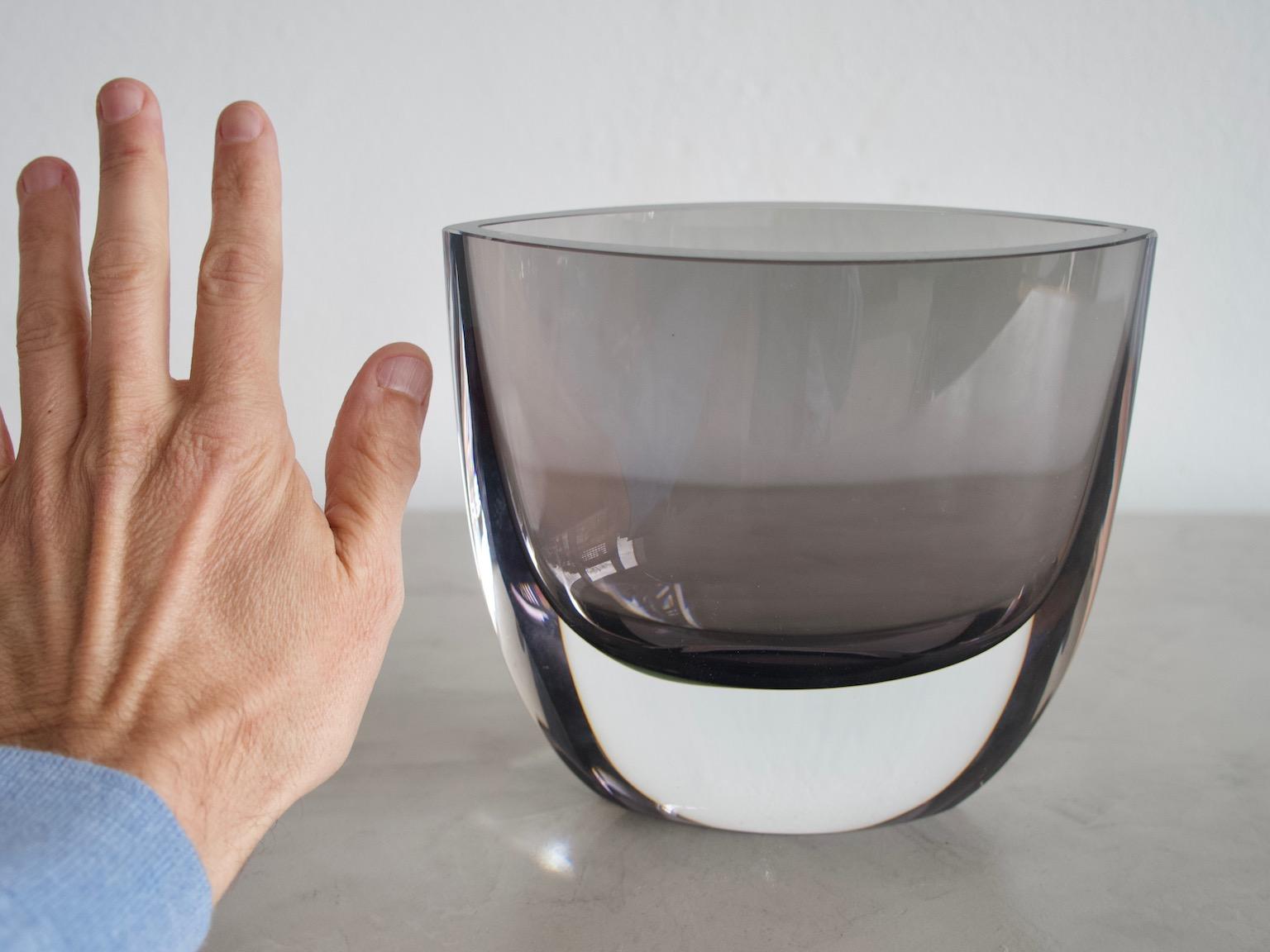 20ième siècle Vase en verre fumé de Christian von Sydow pour Kosta Boda en vente