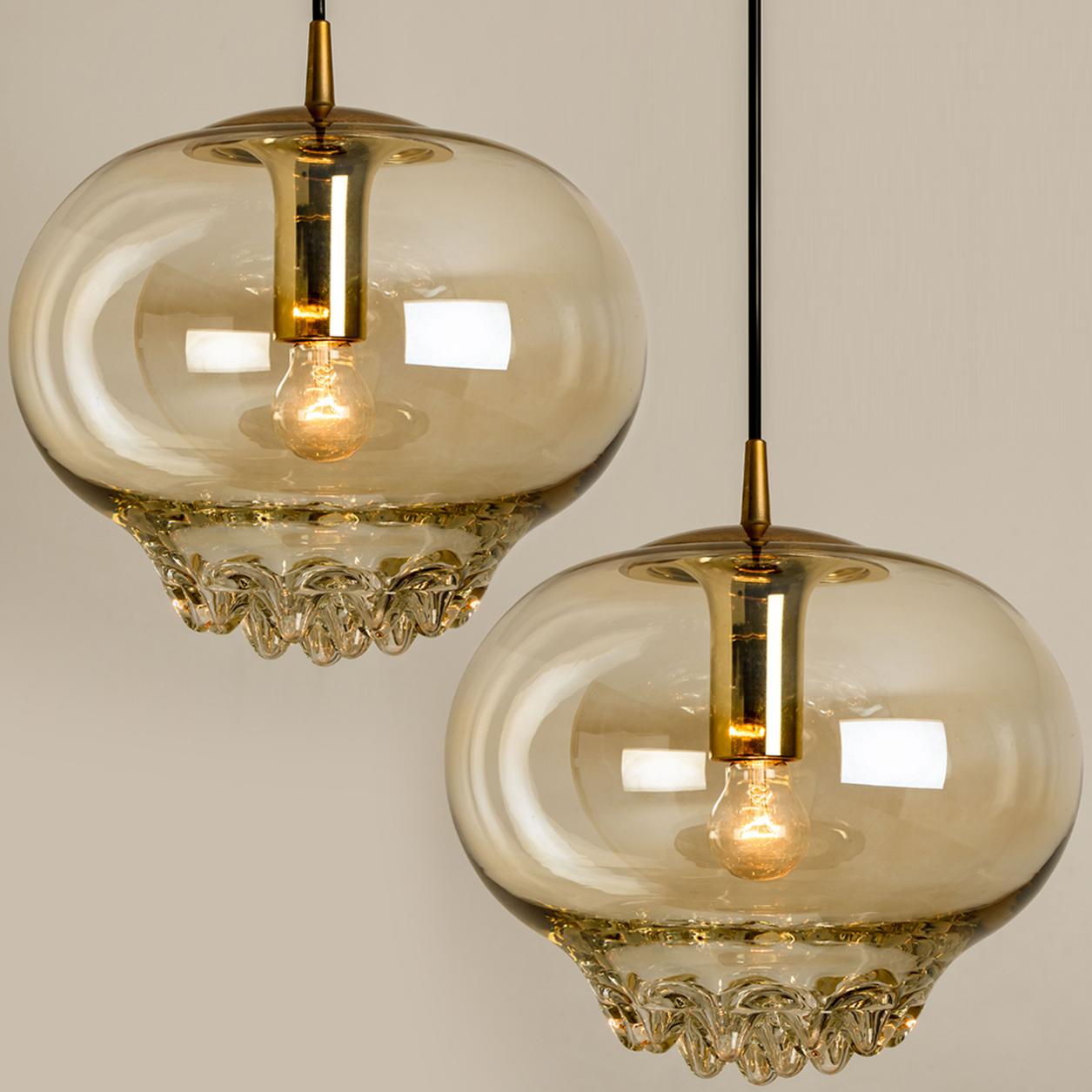 Mid-Century Modern Lampes à suspension dorées et brunes fumées de Peill and Putzler, années 1960 en vente