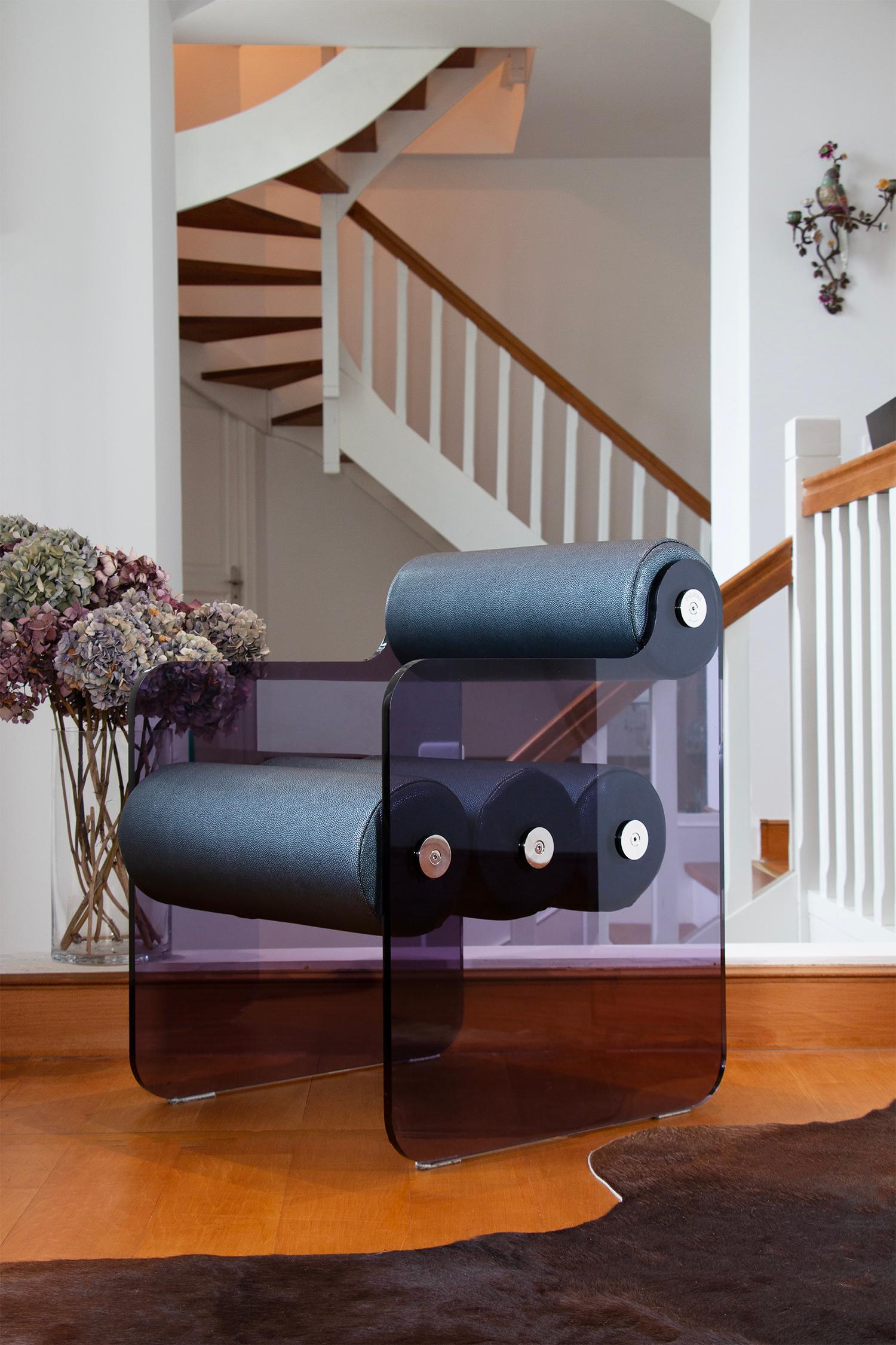 Silla de diseño gris ahumado para interior y exterior, fabricada por MW DESIGNER Francés en venta