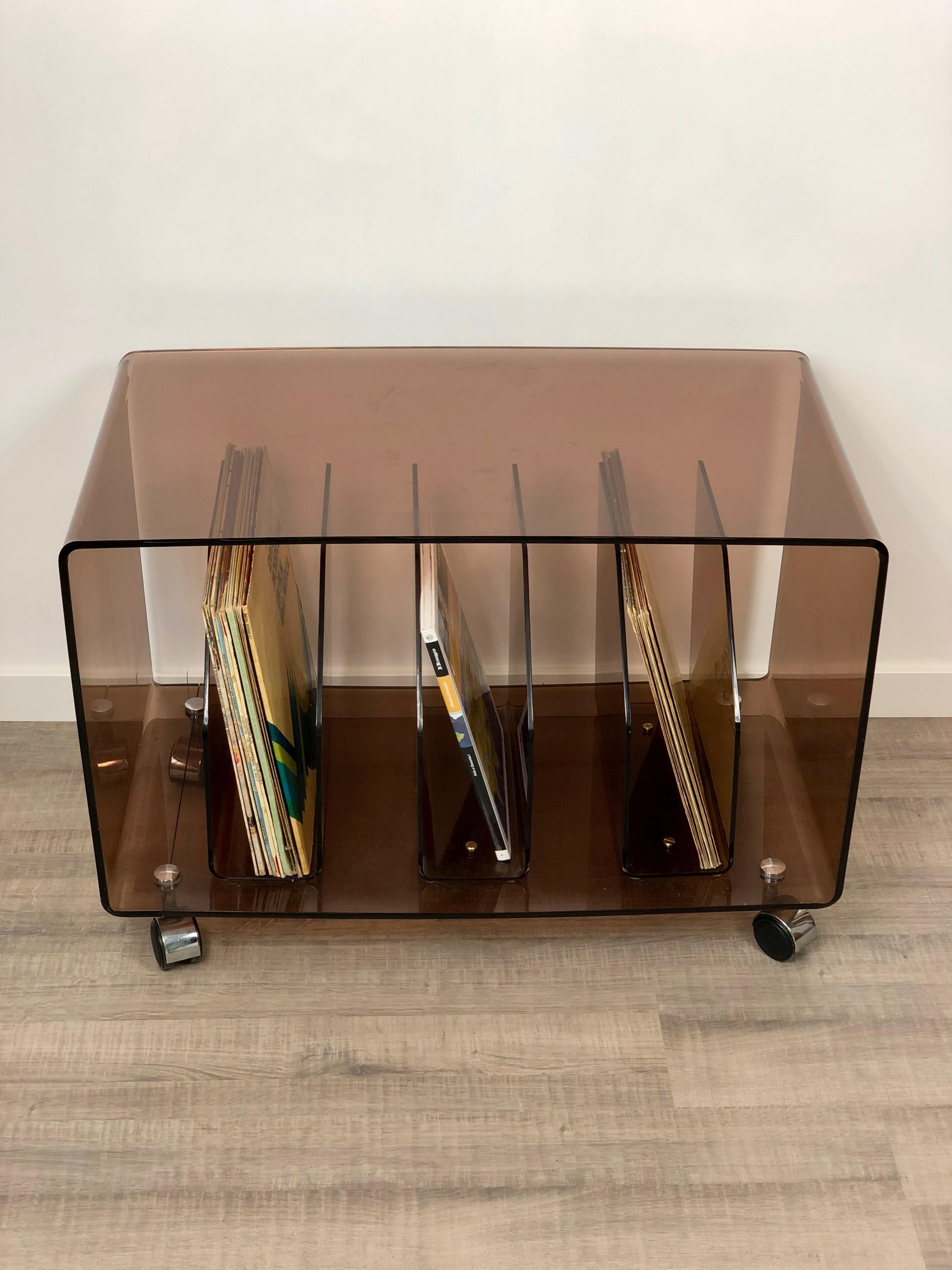 Smoked Lucite Magazine Vinyl Racket Holder Side Table Trolley Cart, Italy, 1970s In Good Condition In Rome, IT