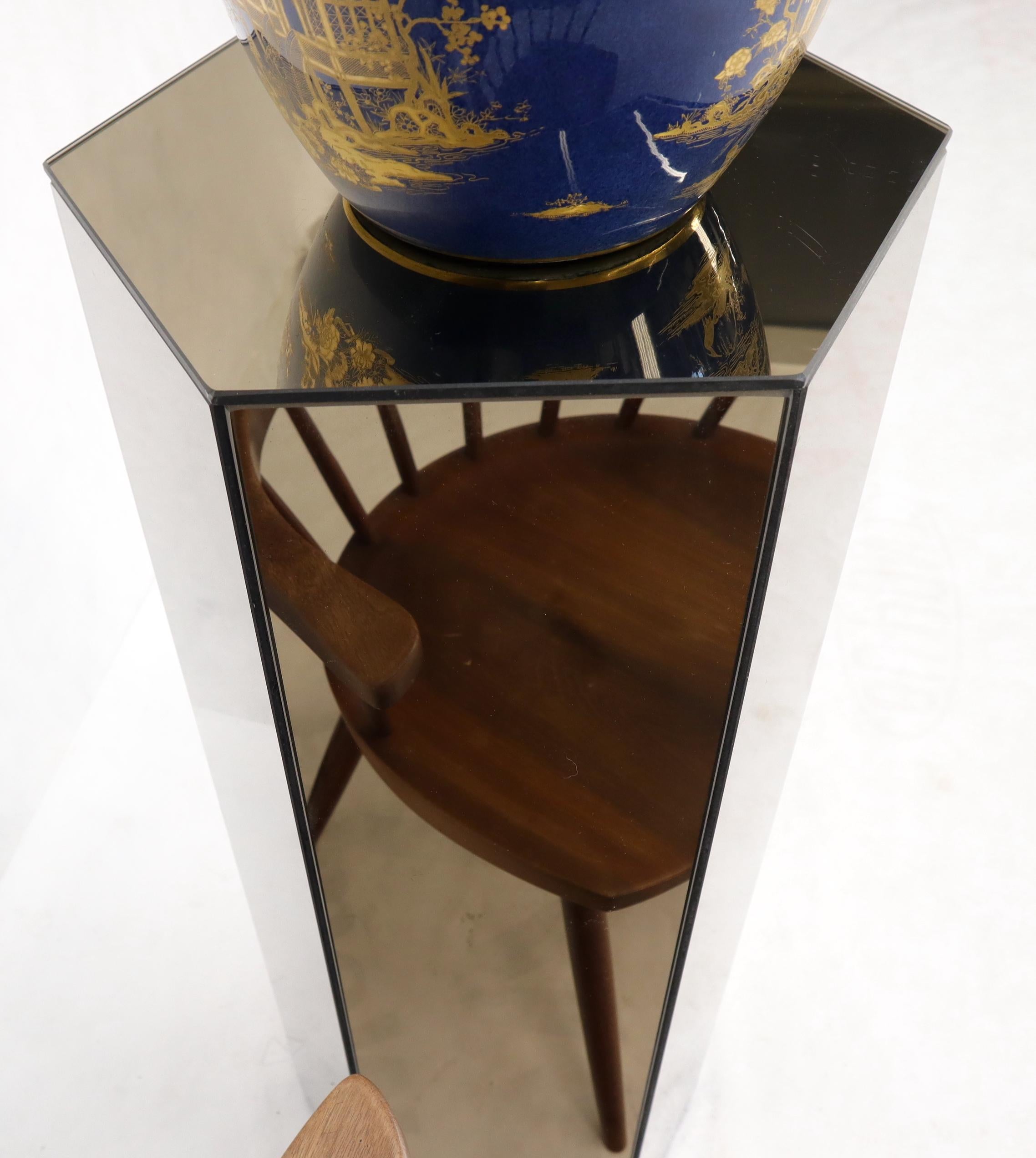 Smoked Mirror Glass Mid-Century Modern Hexagon Shape Pedestal Stand In Good Condition For Sale In Rockaway, NJ