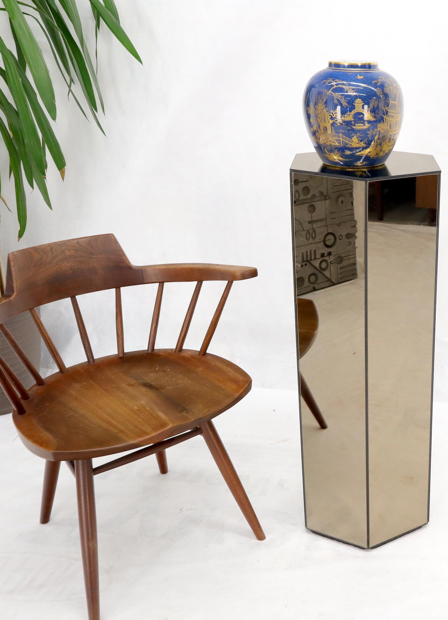 Smoked Mirror Glass Mid-Century Modern Hexagon Shape Pedestal Stand In Good Condition For Sale In Rockaway, NJ