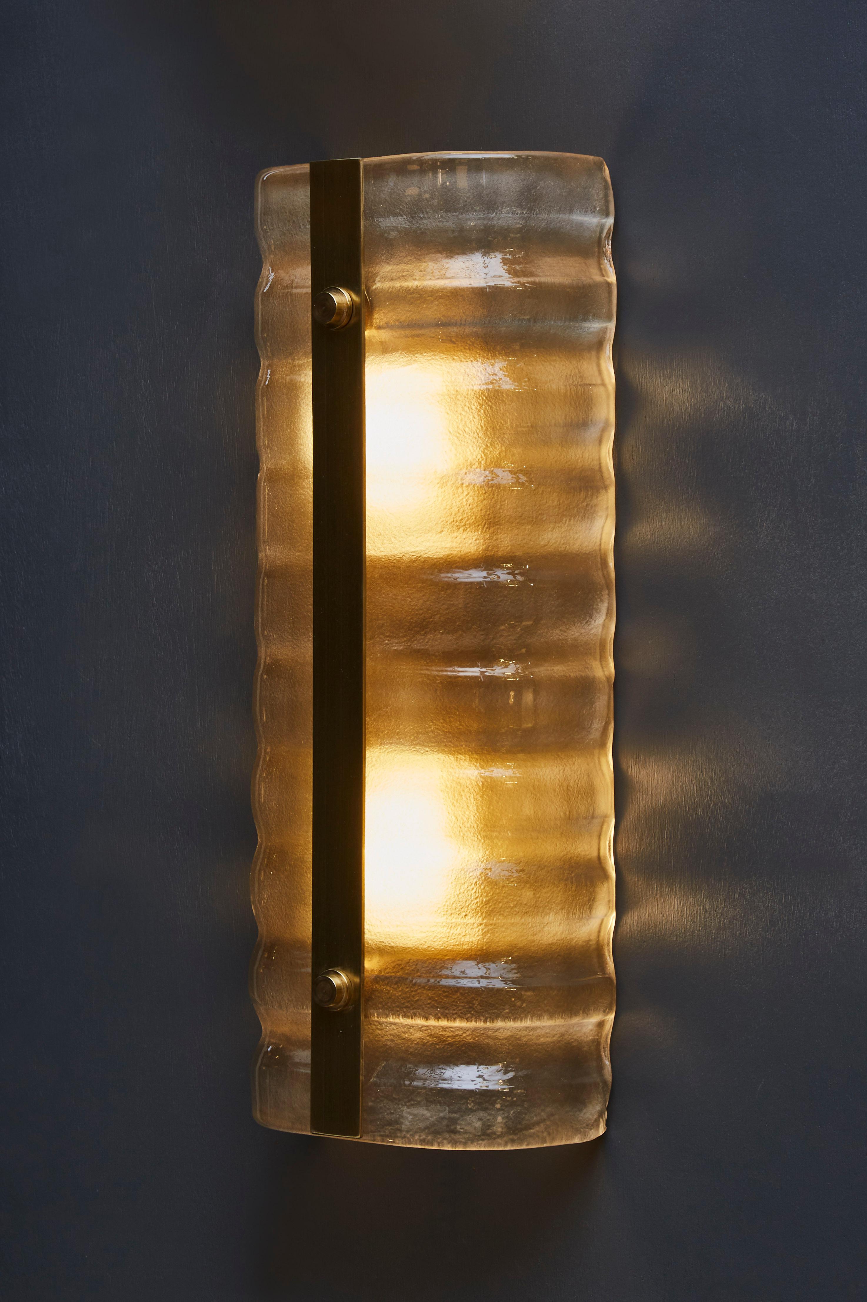 Smoked Murano Glass Wall Sconces with Central Brass Plate In New Condition For Sale In Saint-Ouen, IDF