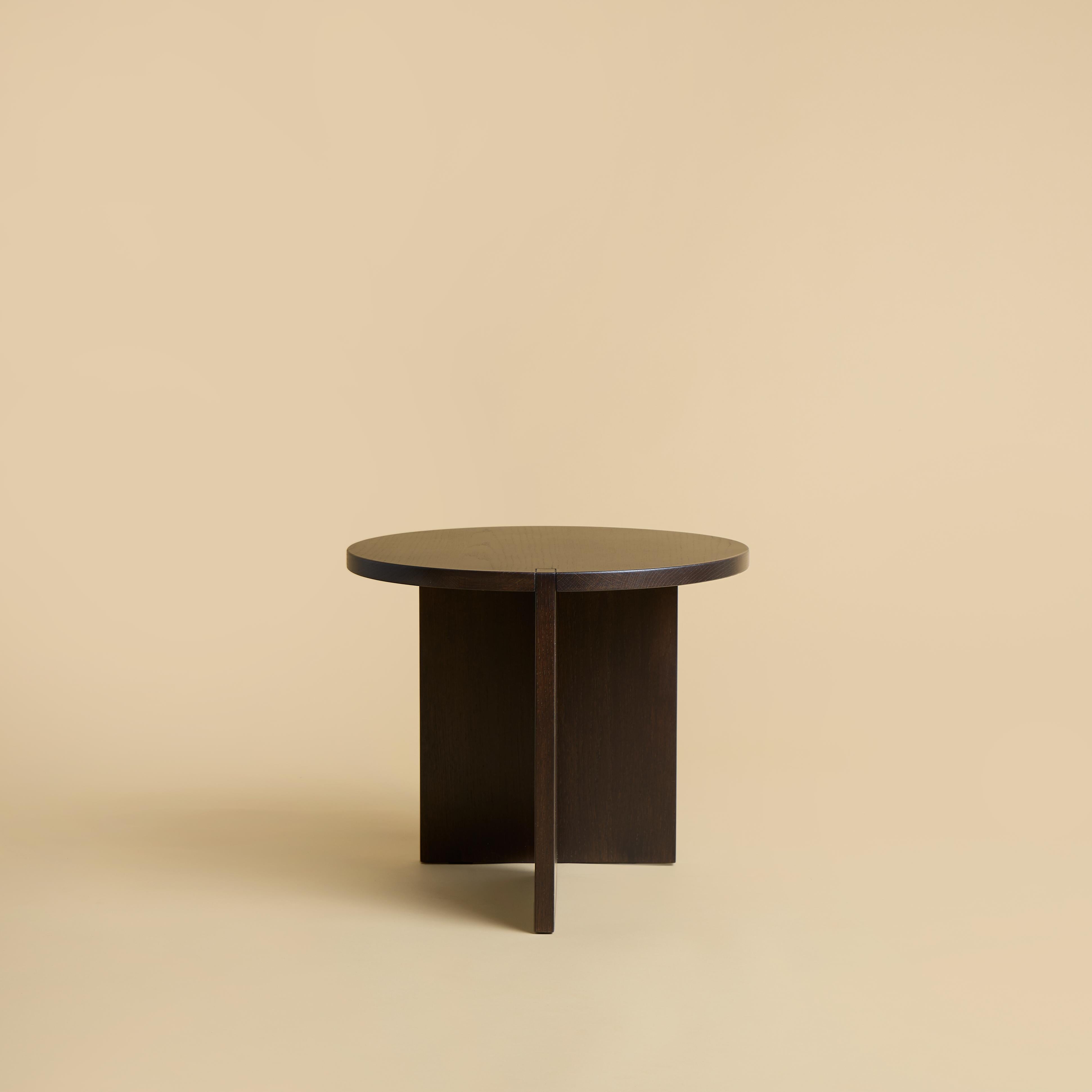 Postmoderne Table d'appoint Kume en chêne fumé de Lebanto en vente