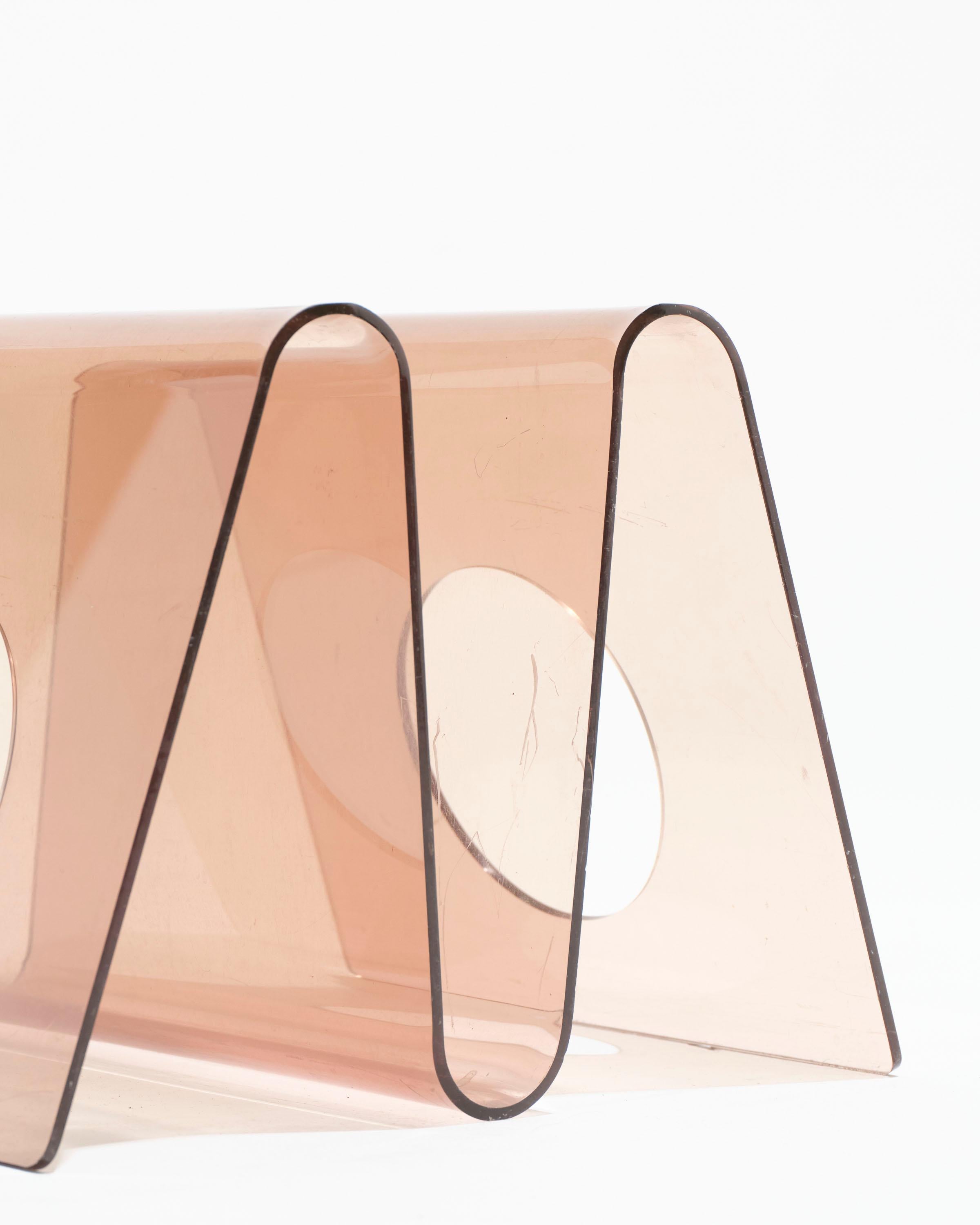 Revistero de plexiglás ahumado, Michel Dumas, años 70 en venta 1