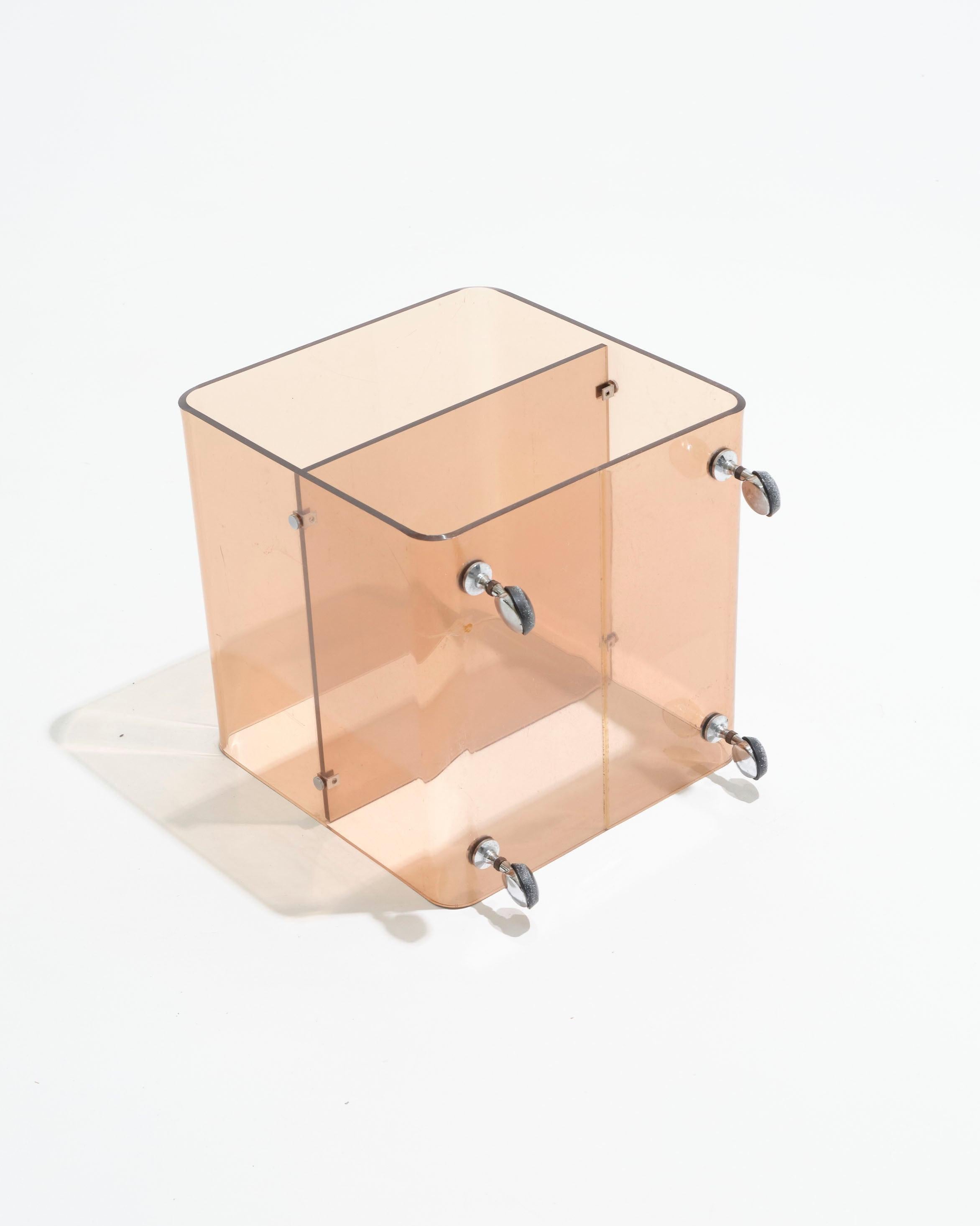 Table d'appoint roulante en plexiglas fumé, Michel Dumas, 1970 en vente 4