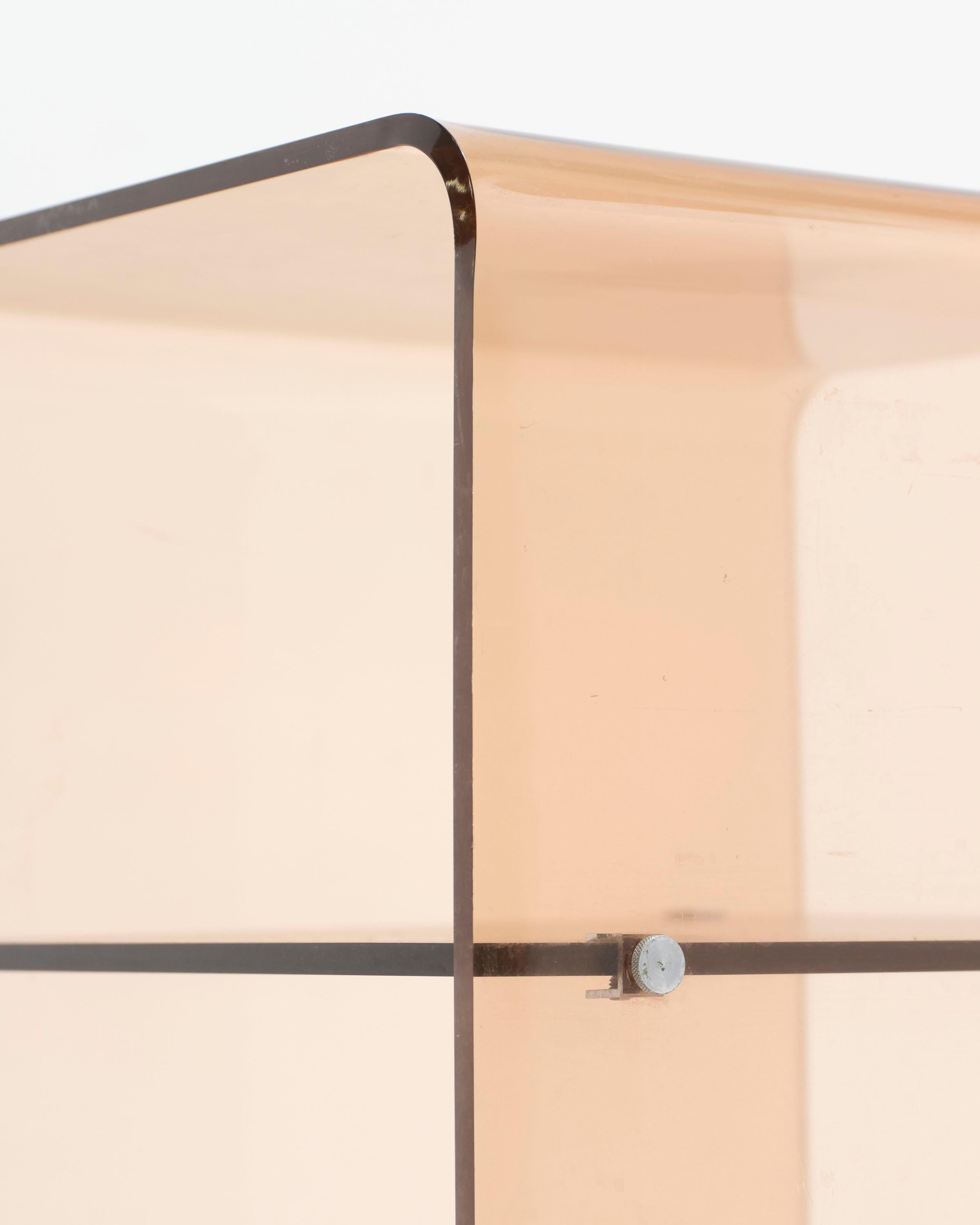 Table d'appoint roulante en plexiglas fumé, Michel Dumas, 1970 en vente 2