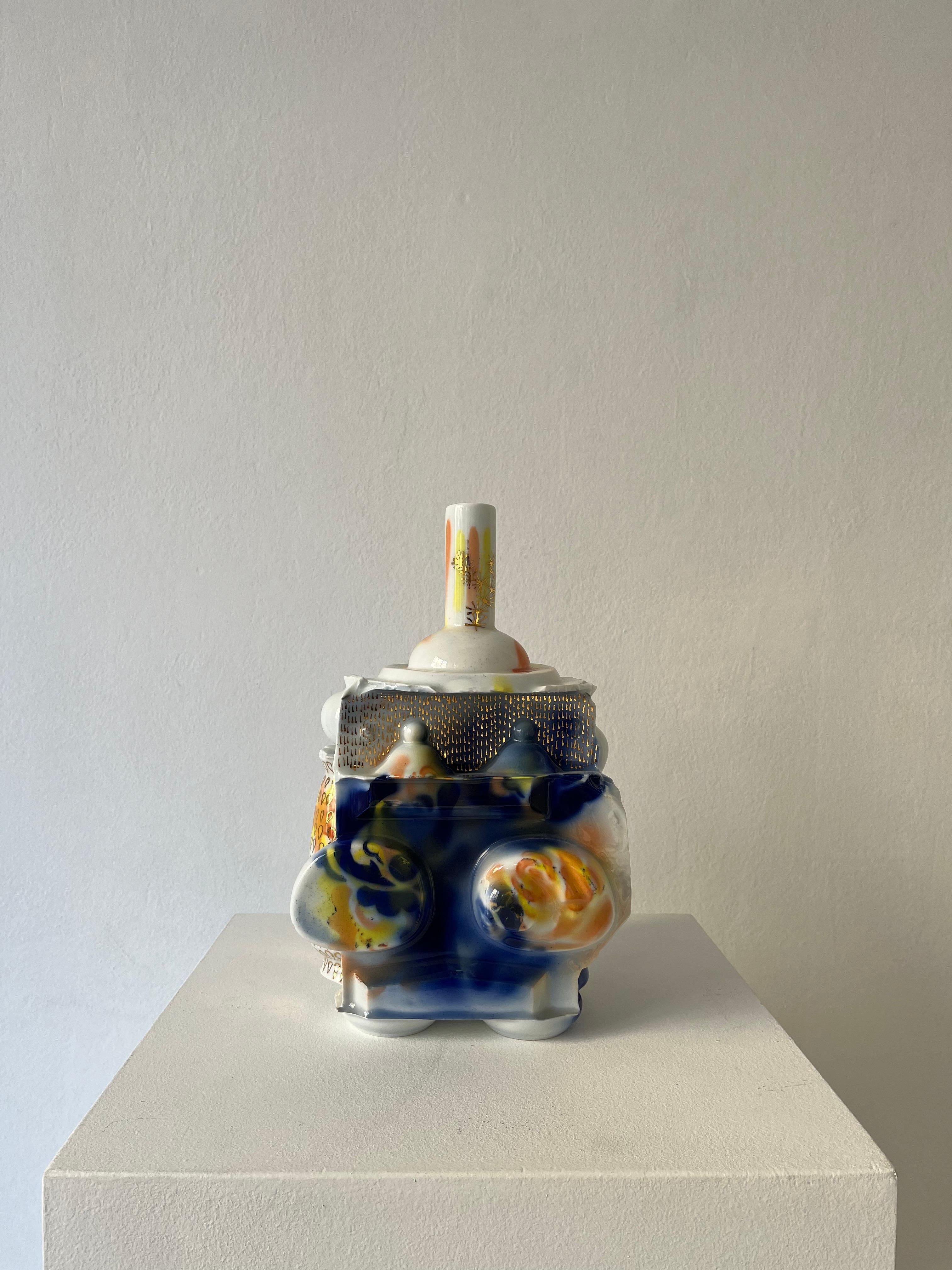Vase en porcelaine émaillée décoré « Smoker », pièce unique en vente 1