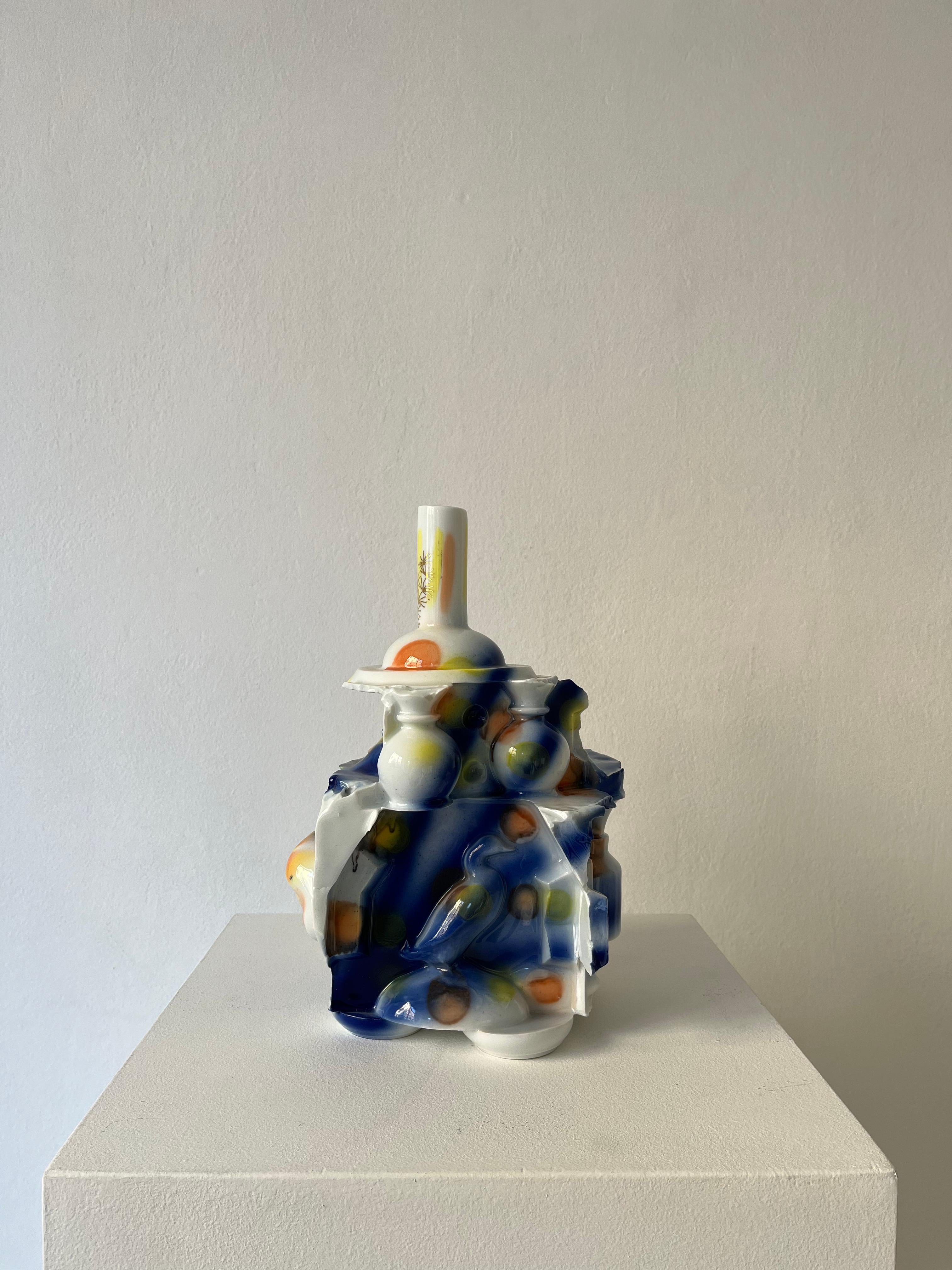 Vase en porcelaine émaillée décoré « Smoker », pièce unique en vente 2
